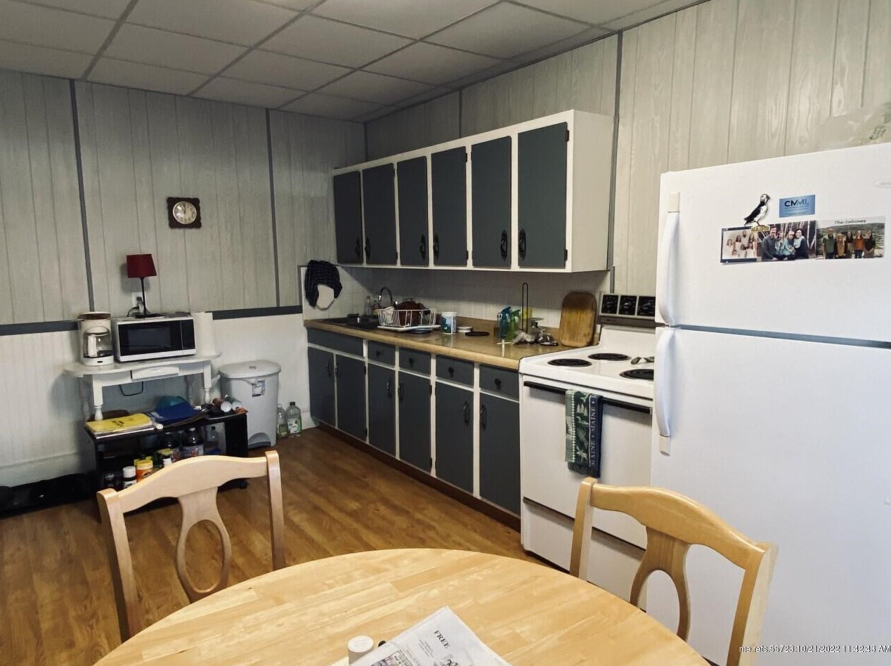 19 Pleasant St, Ripley ME 04930-1432 exterior