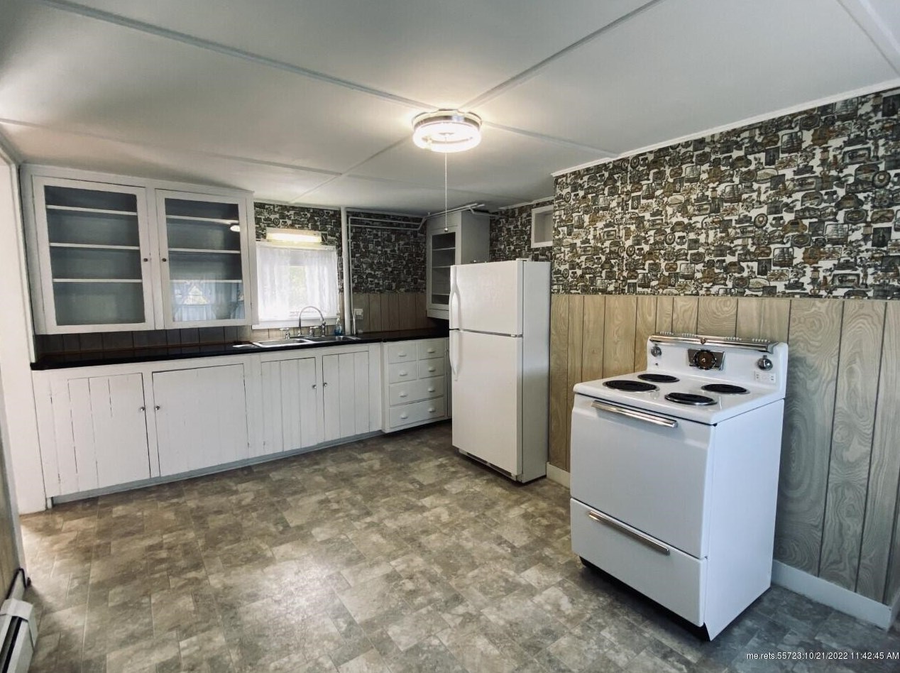 19 Pleasant St, Ripley ME 04930-1432 exterior