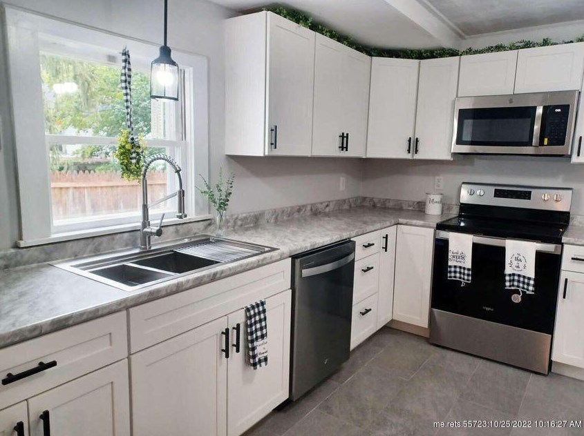 20 Elm St, Sebec, ME 04426