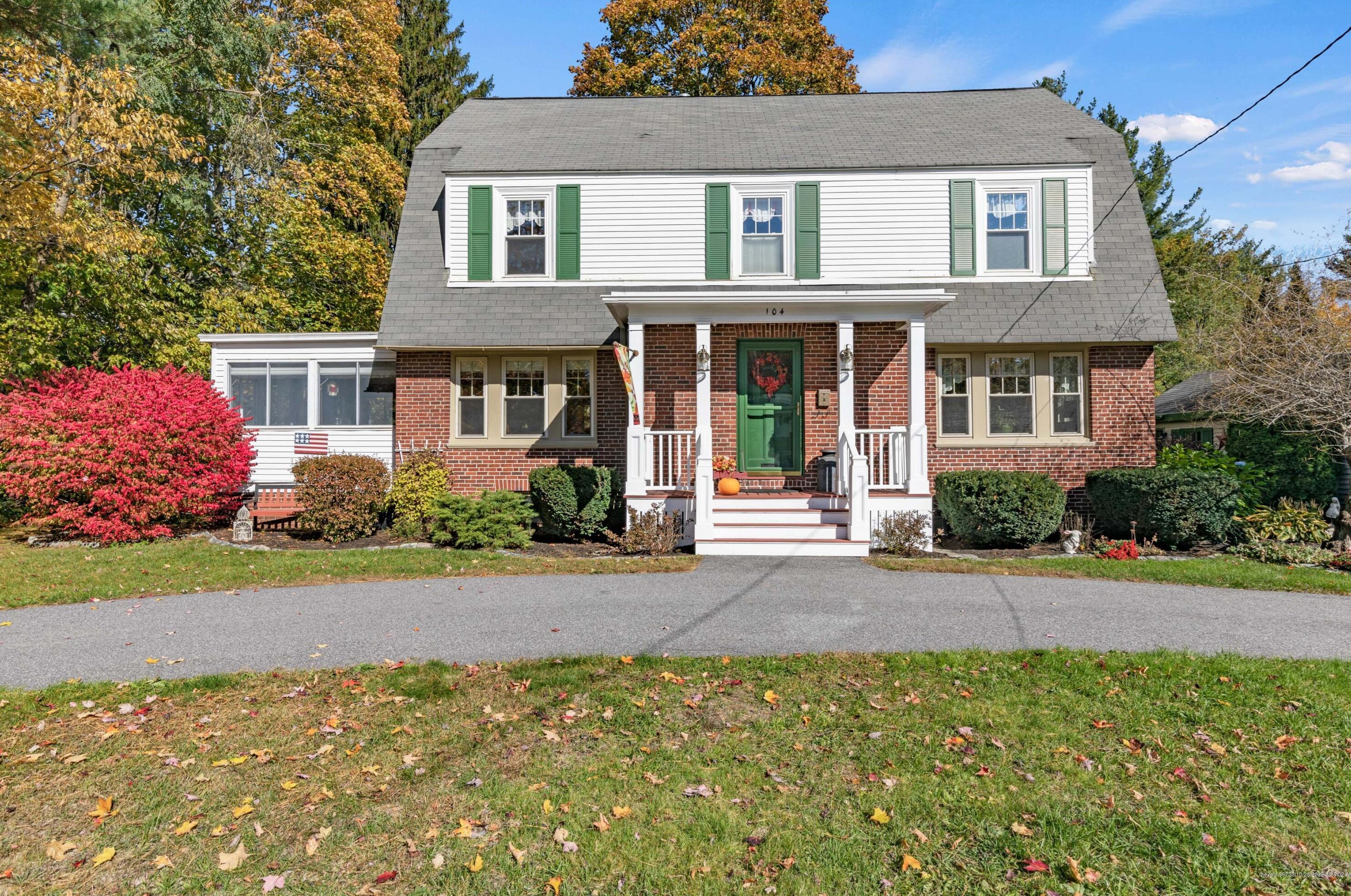 104 Stroudwater St, Westbrook, ME 04092-4037