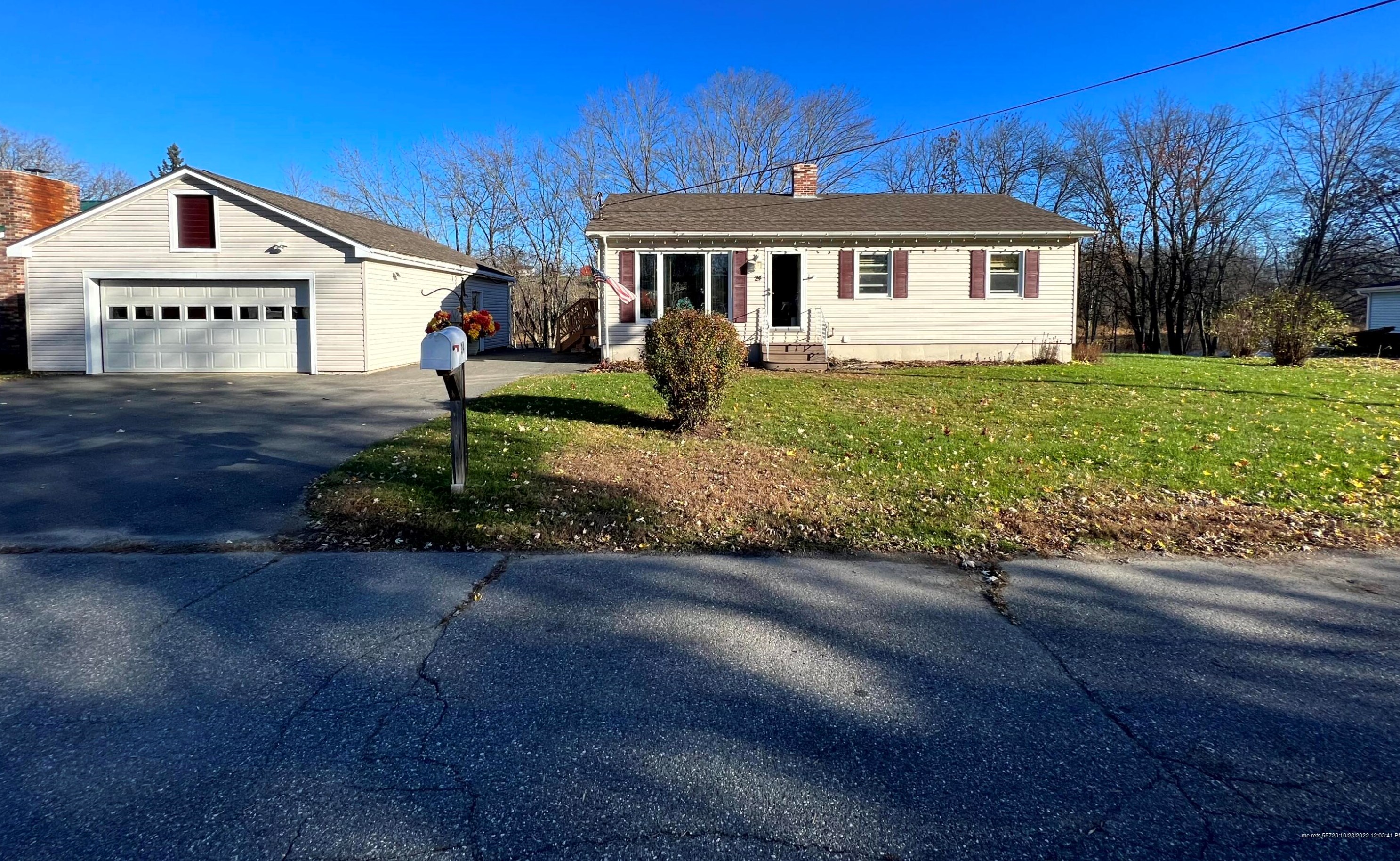 24 Sebasticook Dr, Clinton ME  04927-3131 exterior