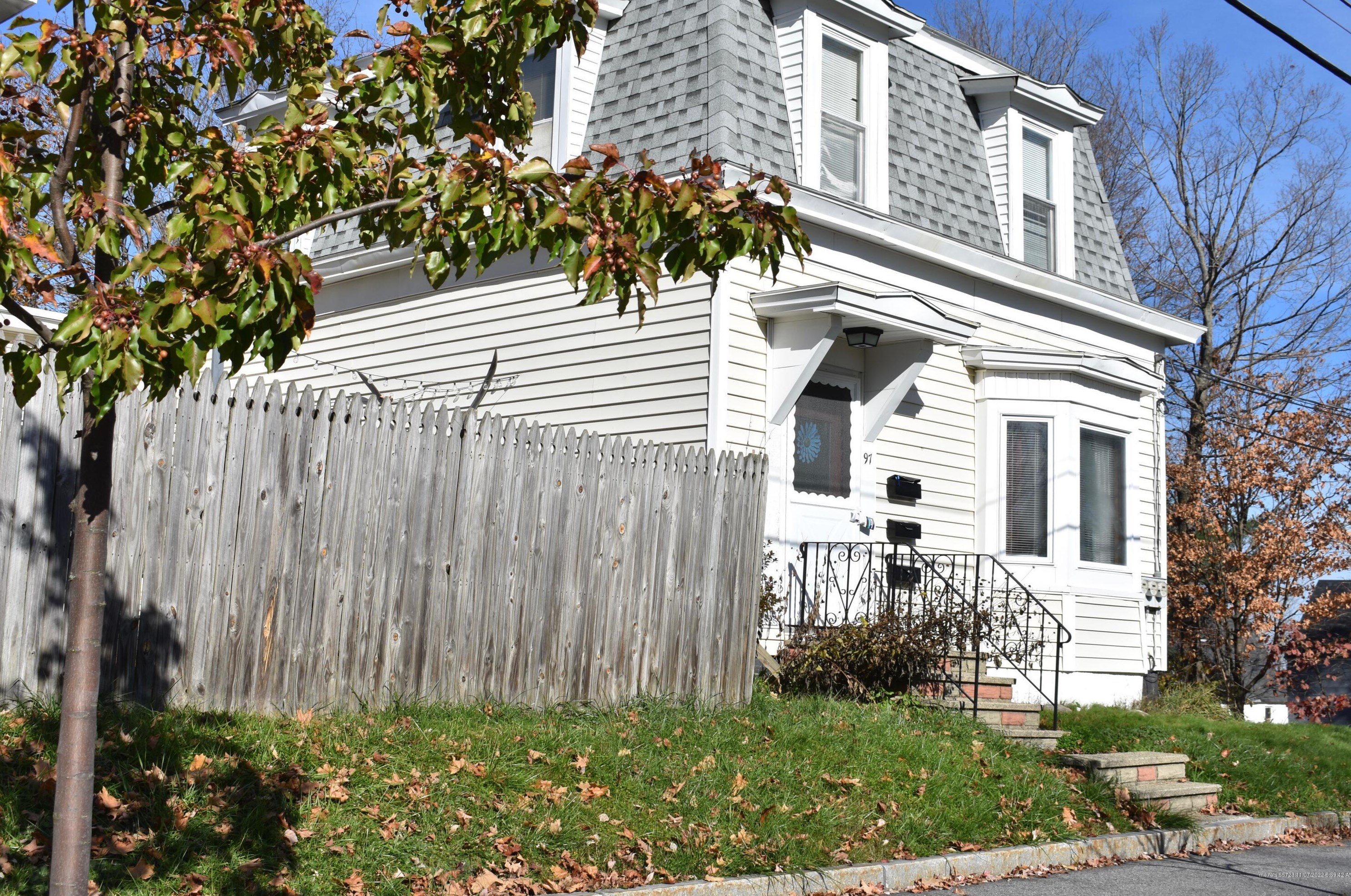 97 Cook St, Auburn ME  04210-5694 exterior