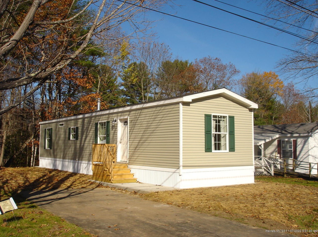 3 Patio Park Ln, Gorham, ME 04038-1562