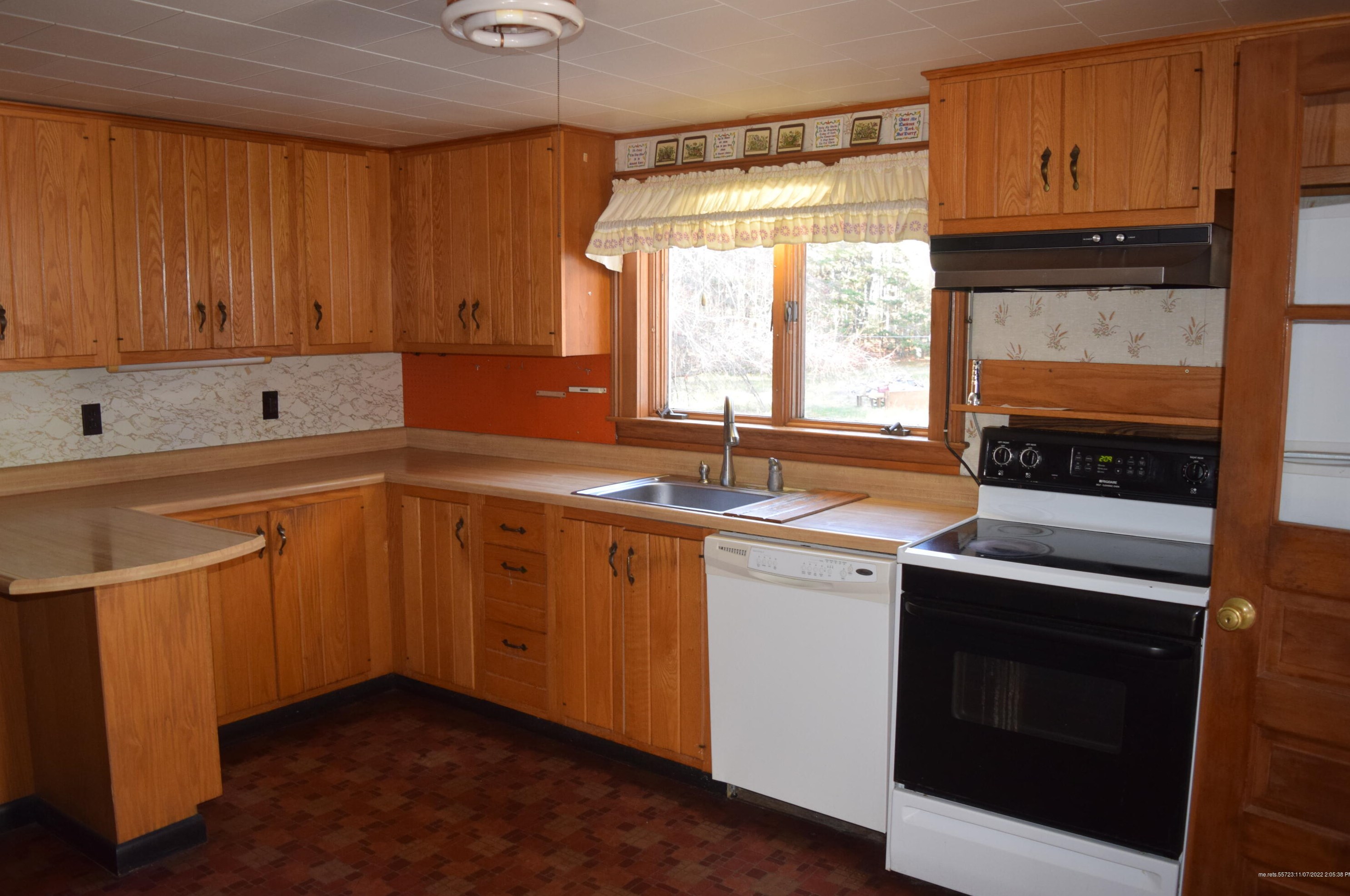 829 Surry Rd, Surry, ME 04684