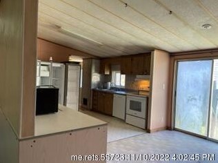 15 Village View Ln, Whitefield, ME 04353
