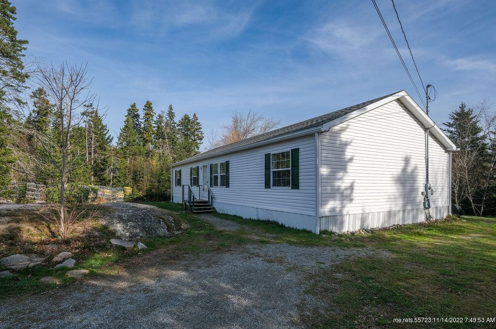 12 Evergreen Ct, Stonington, ME 04681-3432