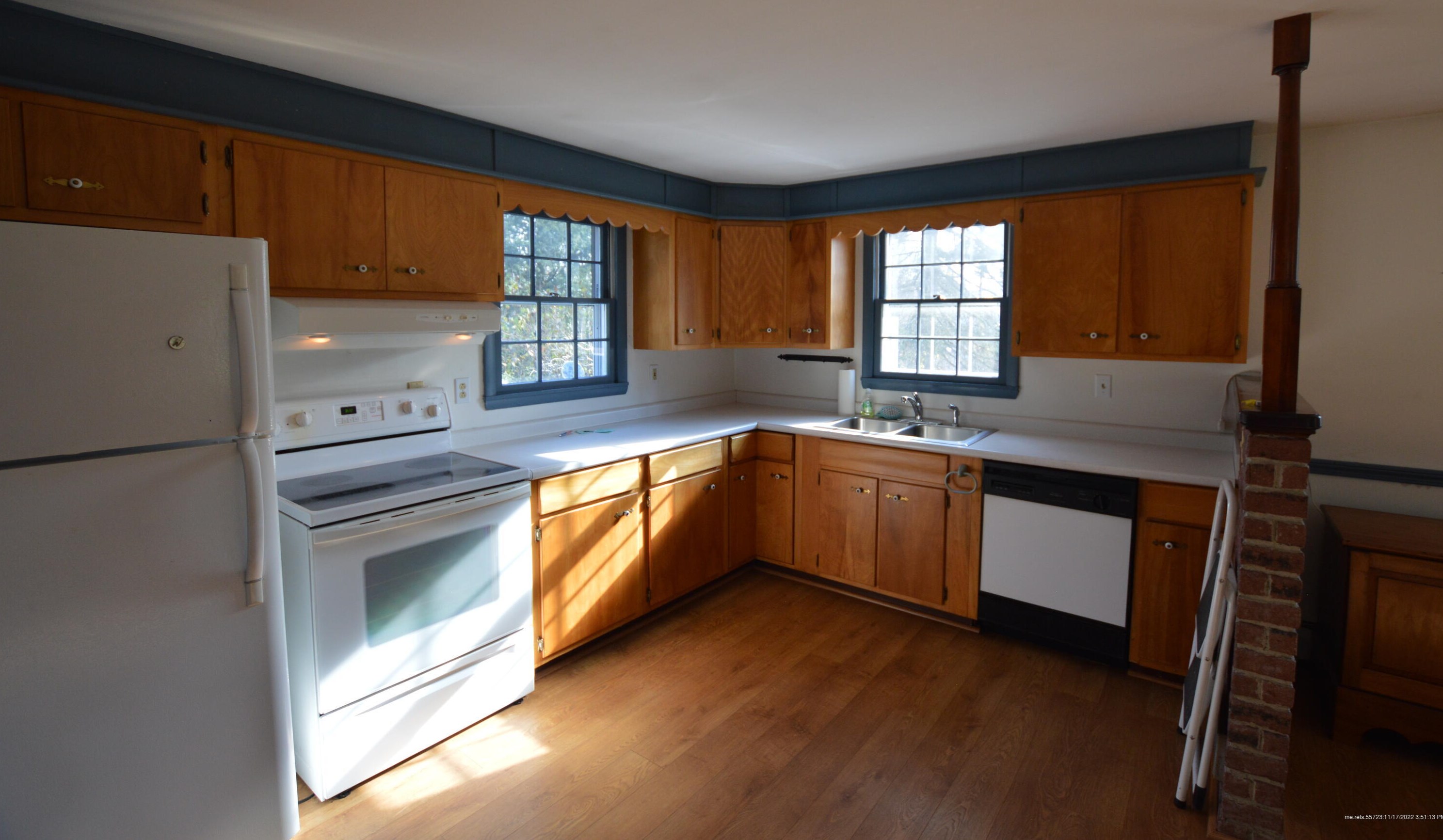 85 High St, Winthrop, ME 04364