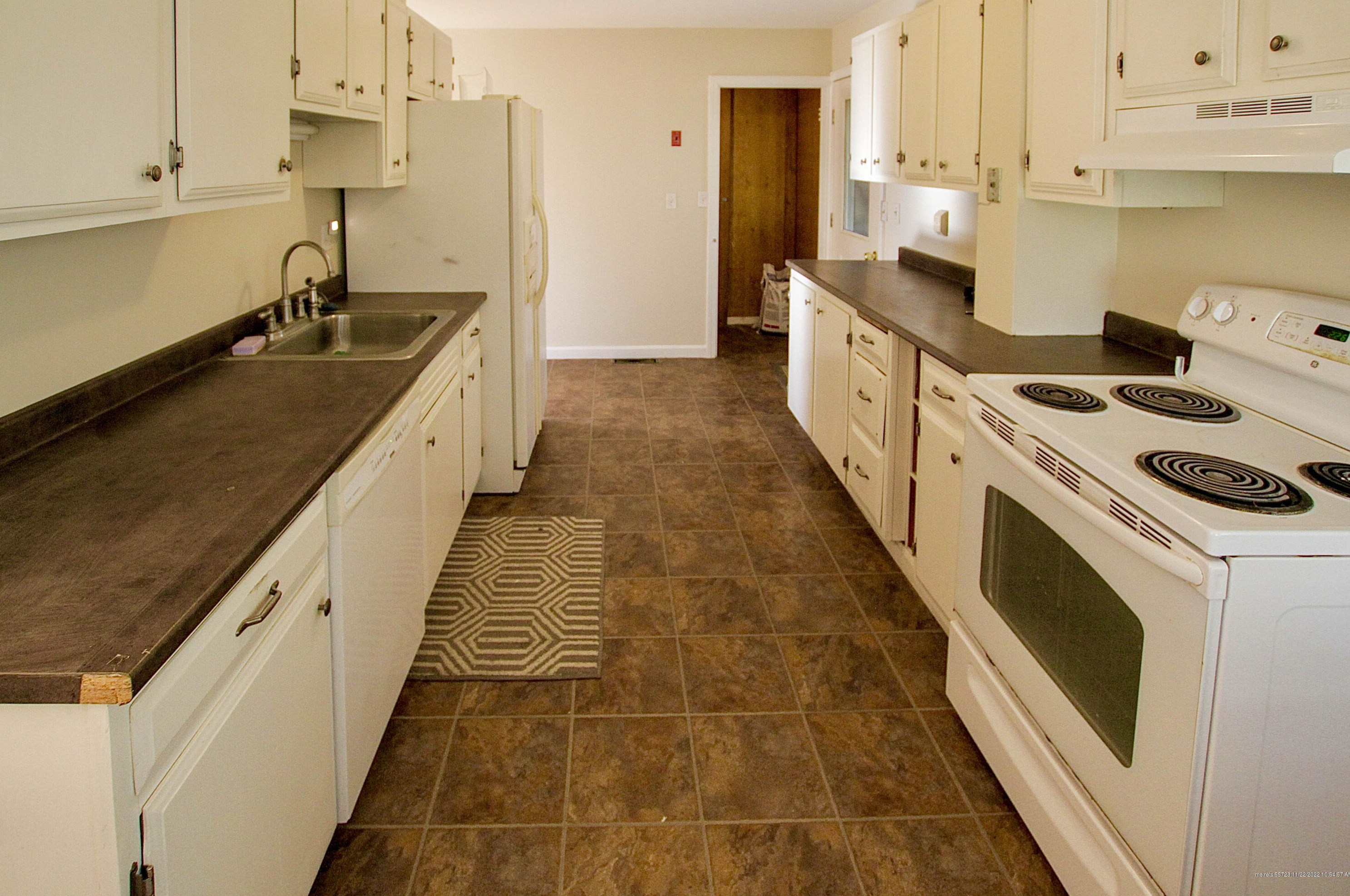 9 Mainewood Ave, Orono, ME 04473