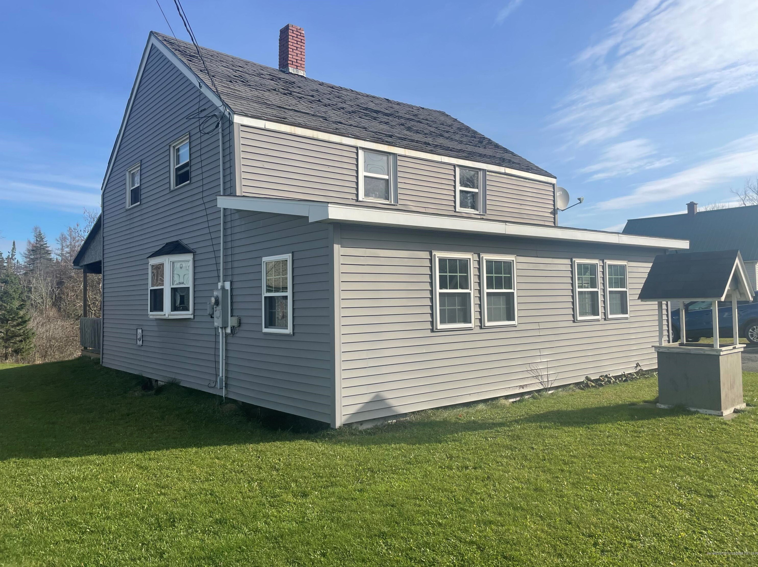 73 Benjamin St, Mars Hill, ME 04758-3480