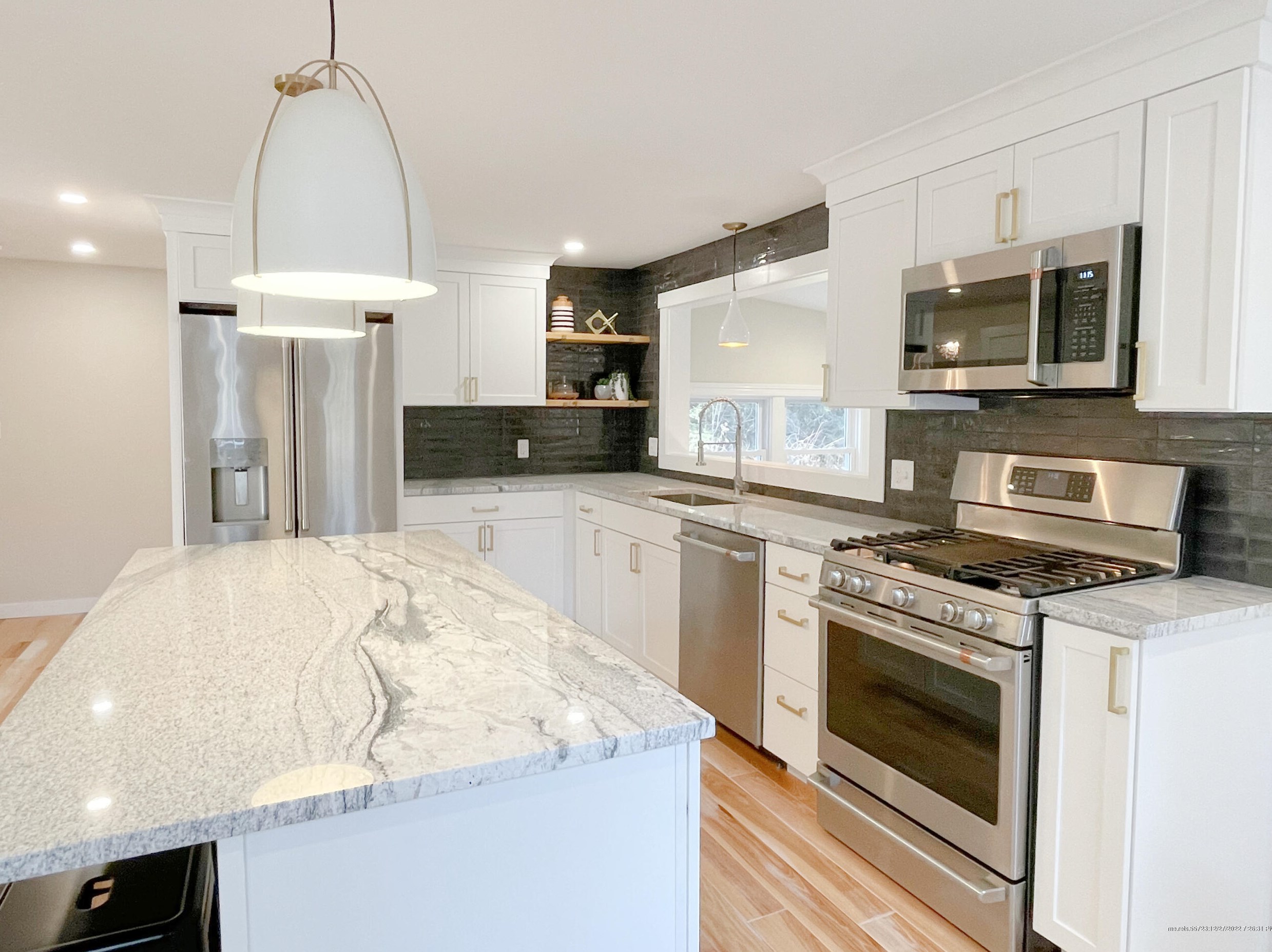 303 Middle Rd, Portland, ME 04105-1229