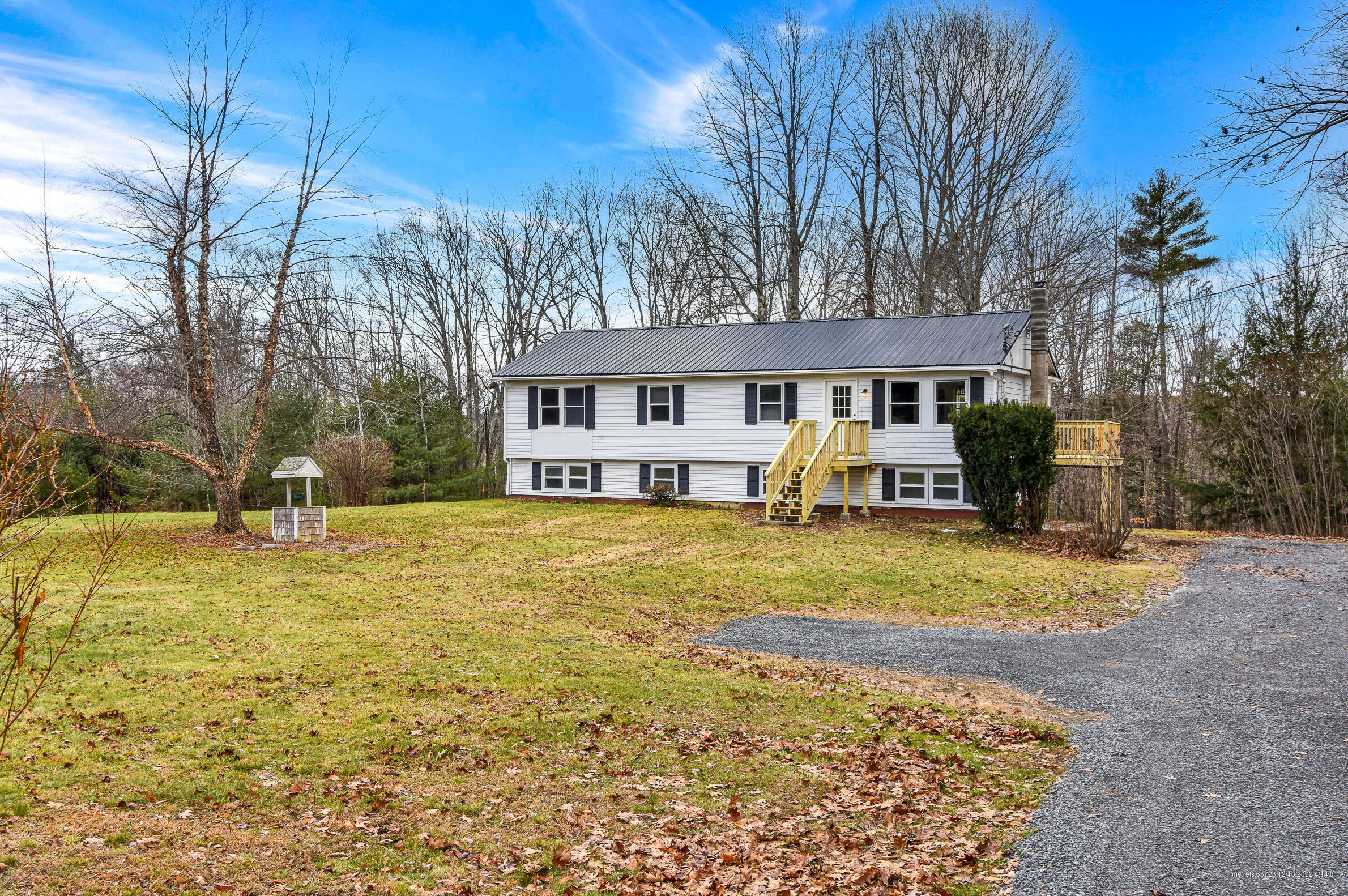 423 River Rd, Skowhegan, ME 04976-4527