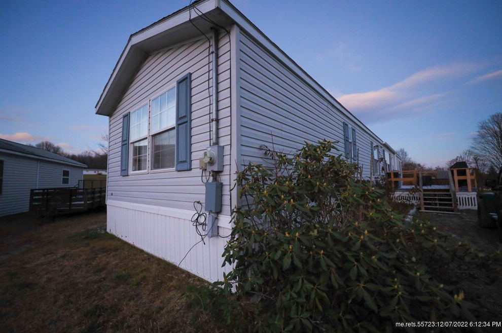 9 Smith Ln, Levant, ME 04456