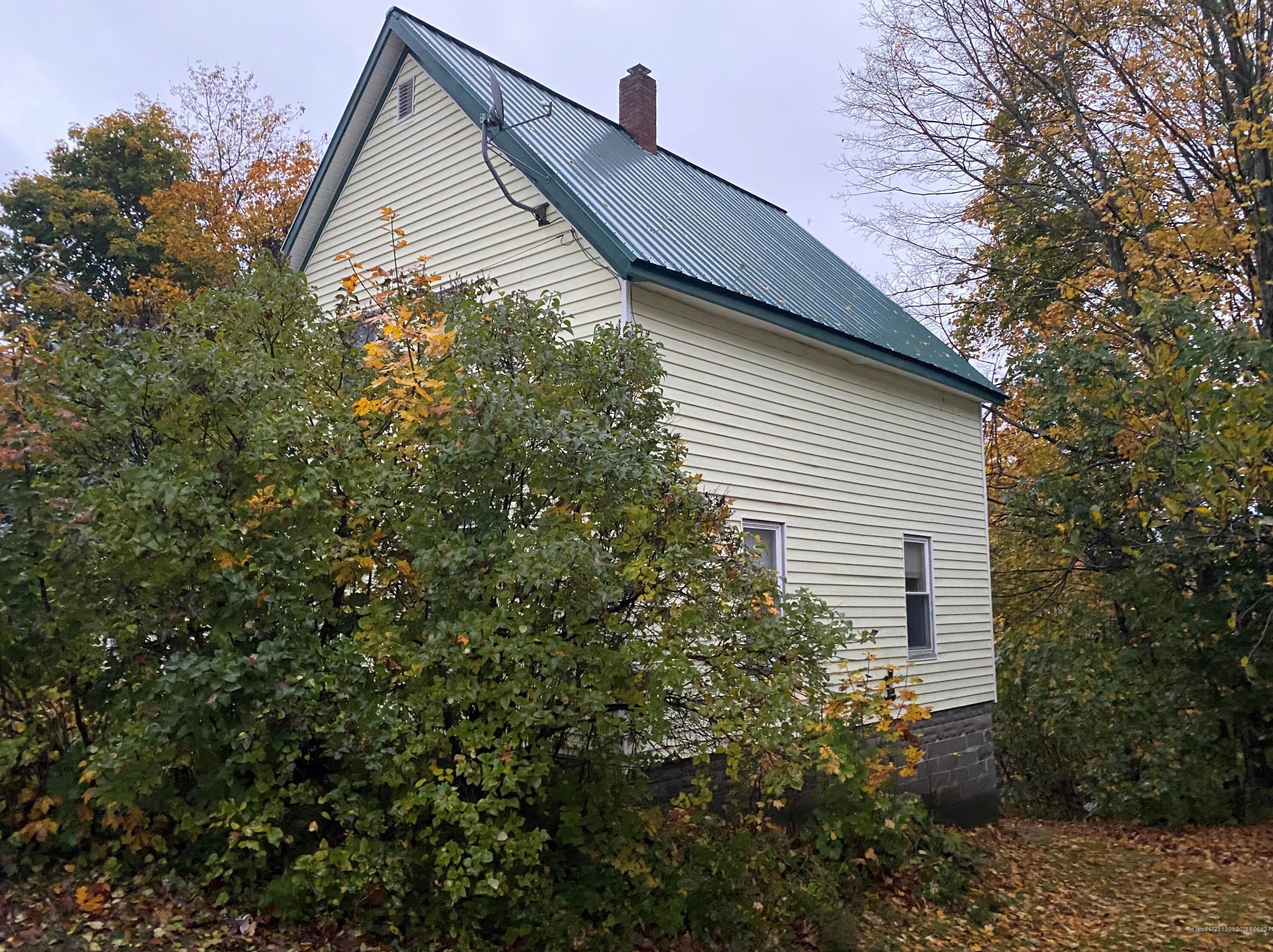 8 Clinton St, Derby, ME 04463 exterior