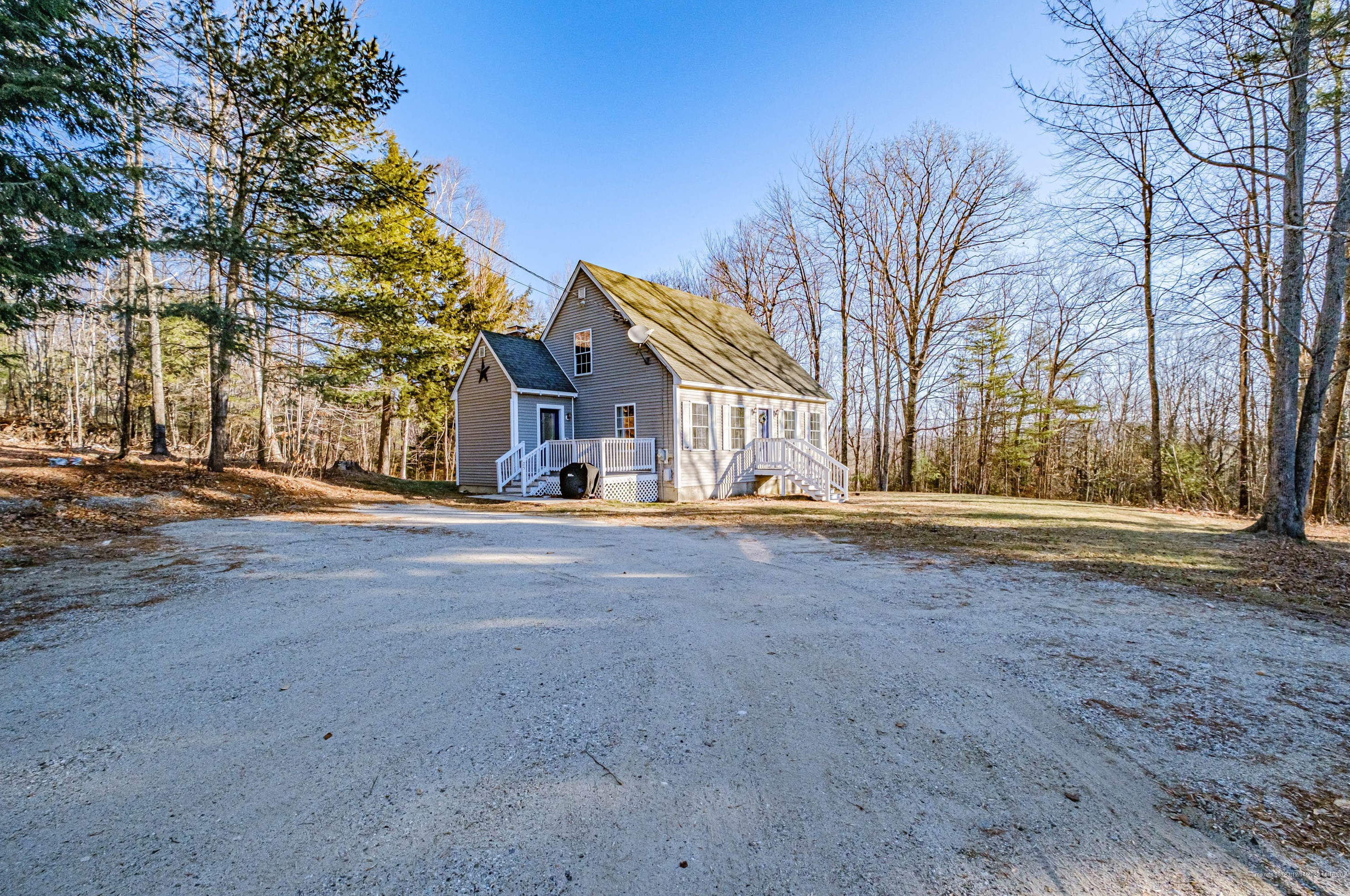25 Mefford Ln, South Paris, ME 04281