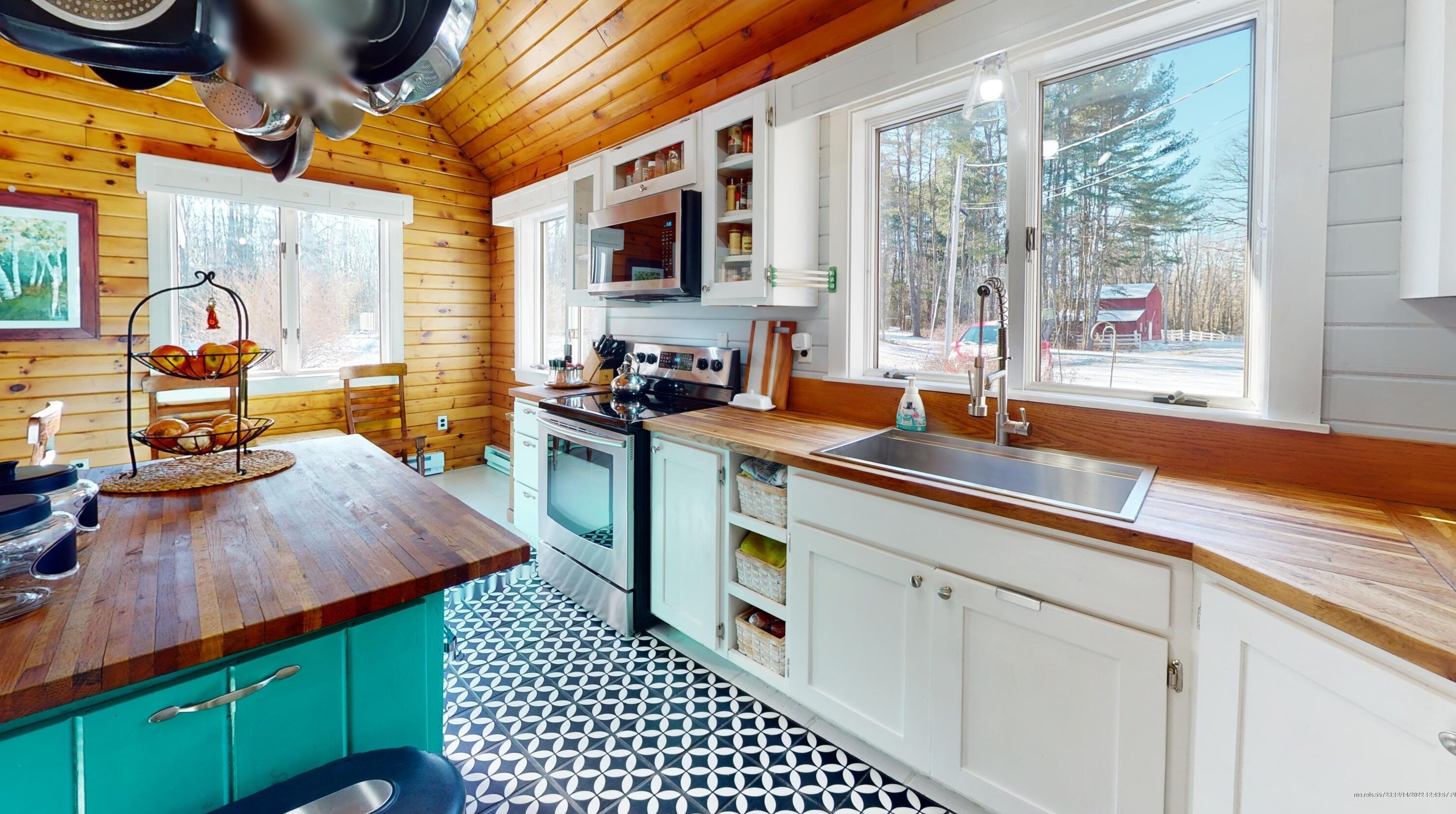 14 Rioux Dr, Leeds ME  04263-3943 exterior