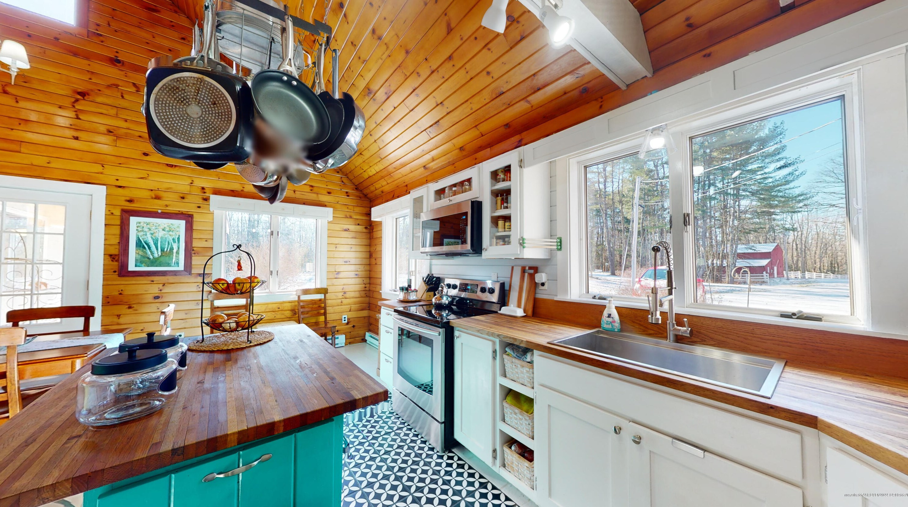 14 Rioux Dr, Leeds ME  04263-3943 exterior