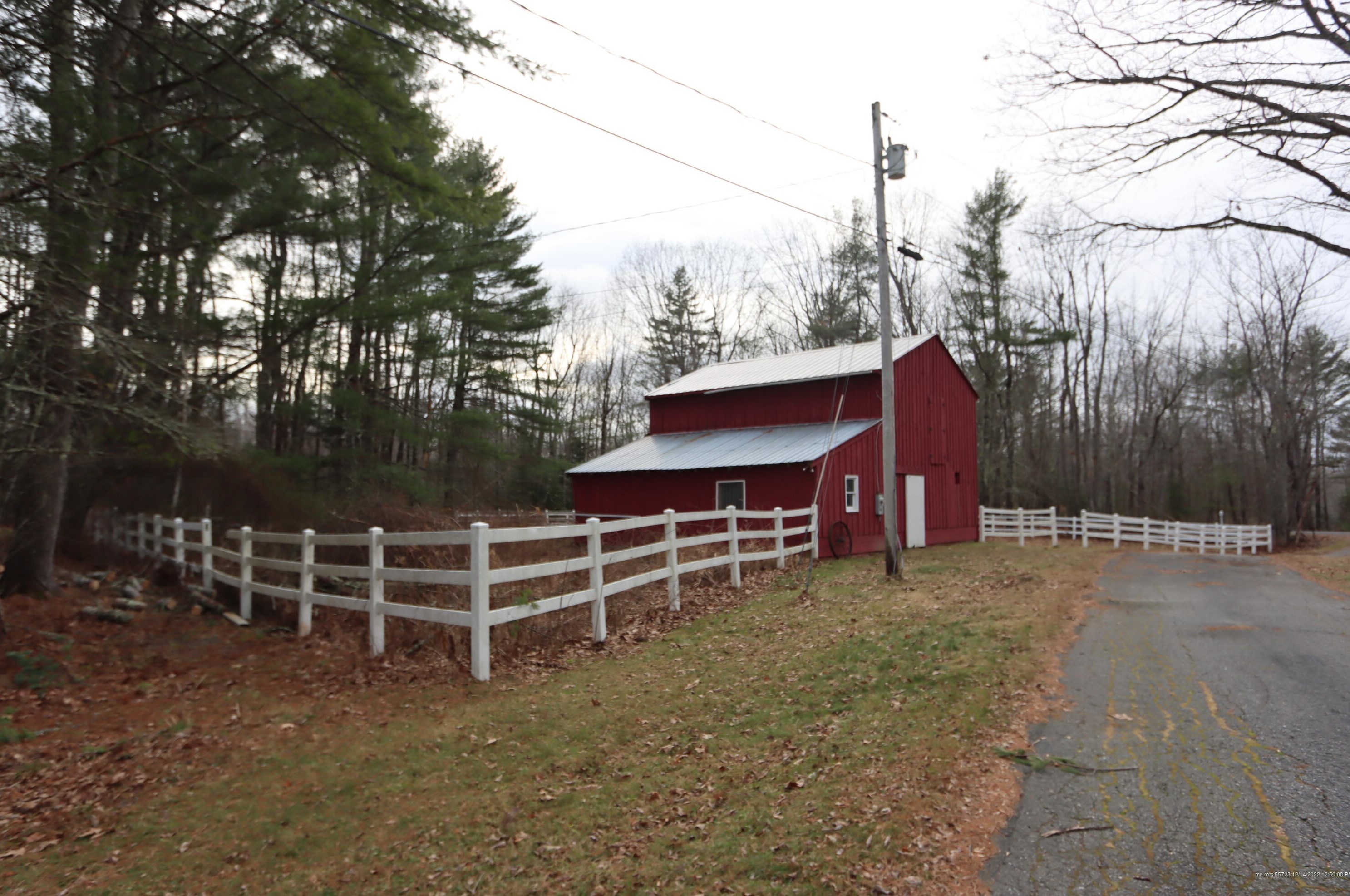 14 Rioux Dr, Leeds ME  04263-3943 exterior