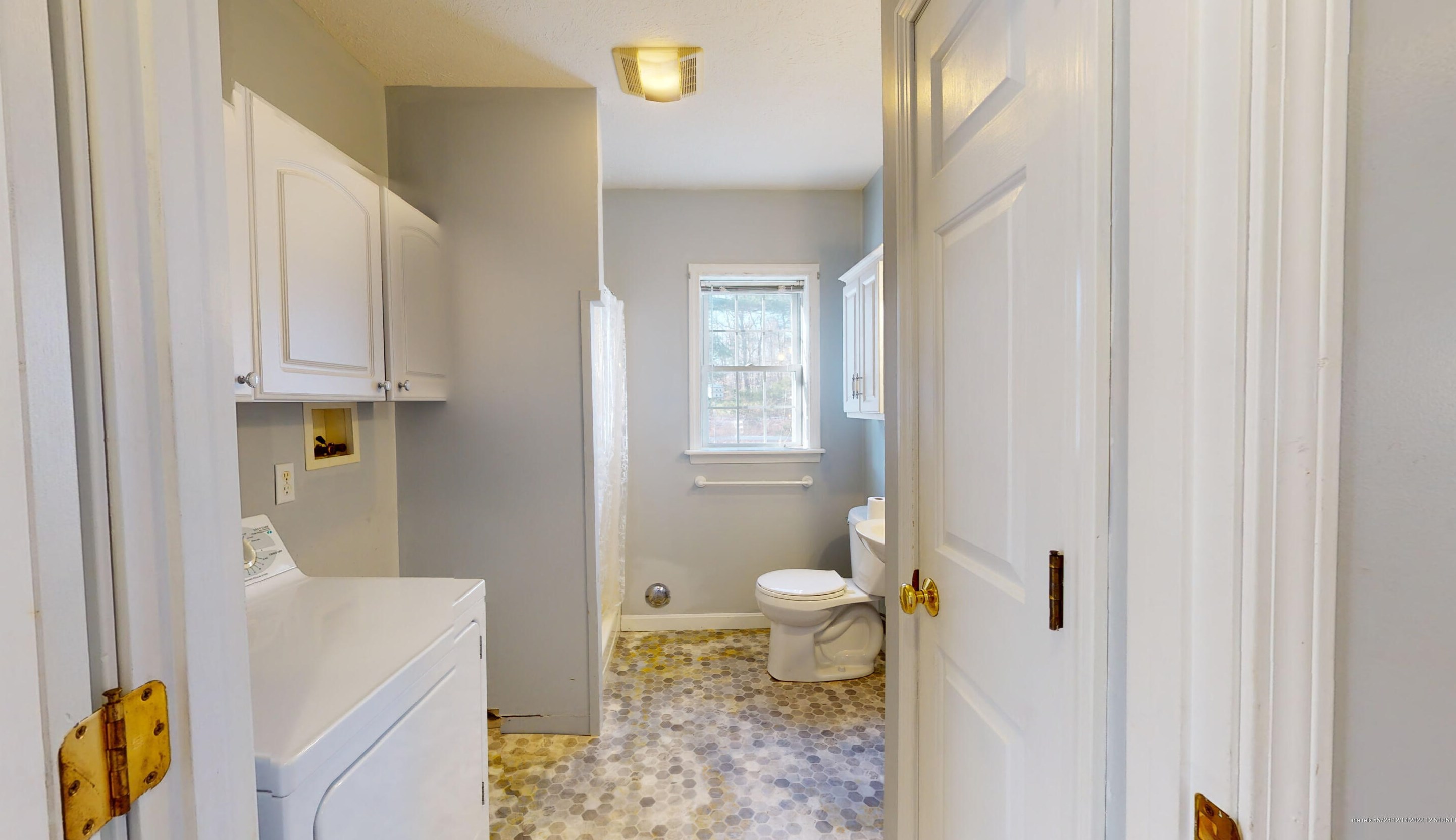 14 Rioux Dr, Leeds ME  04263-3943 exterior