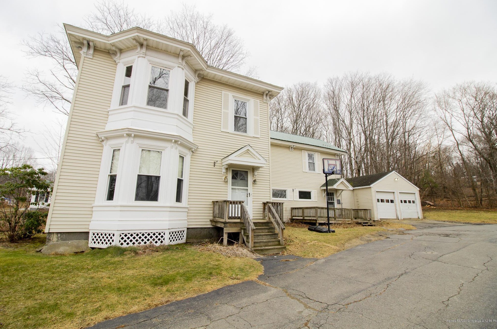 29 Main Street Hl, Dexter, ME 04930 exterior