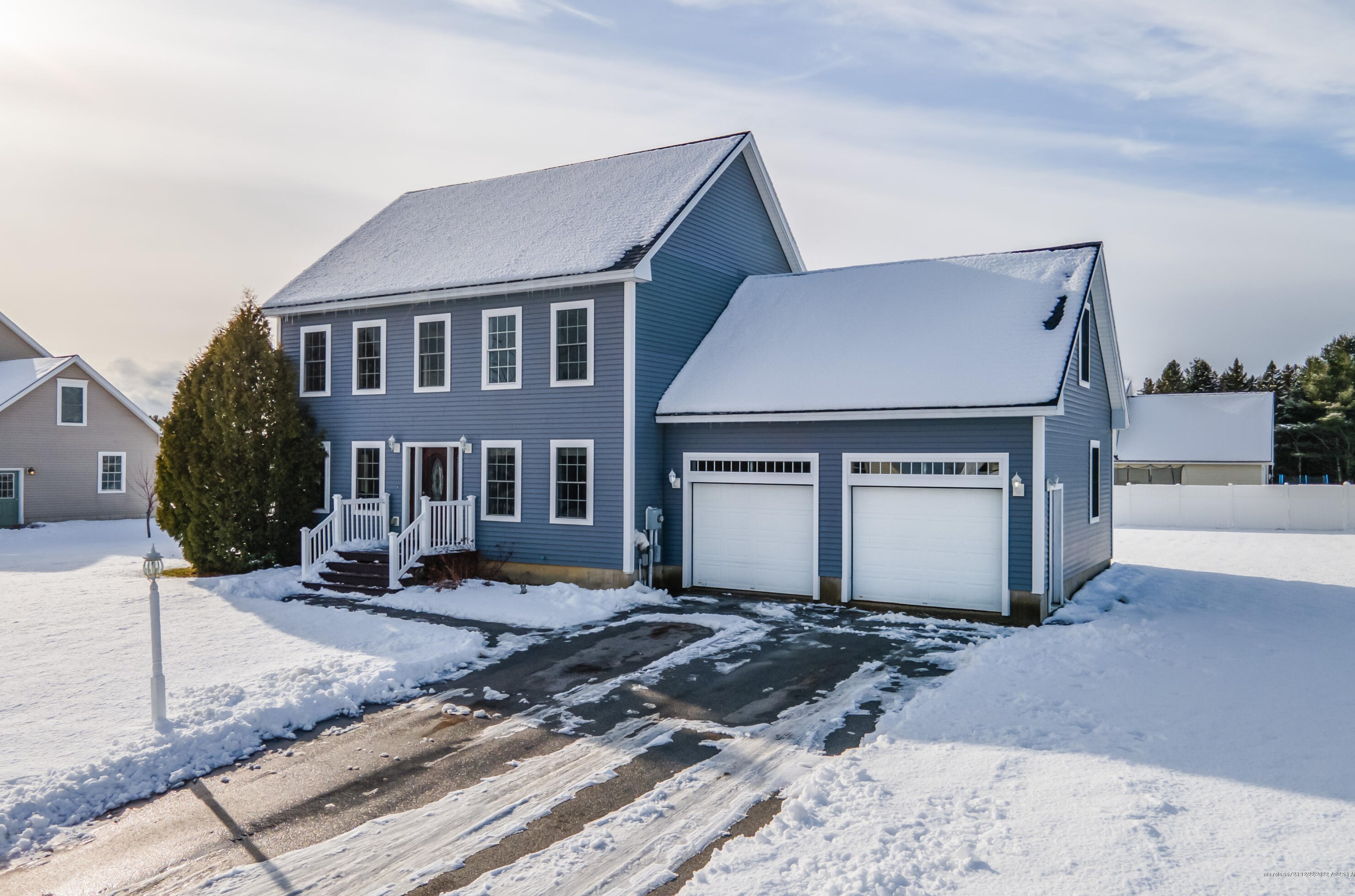 90 Rolling Meadow Dr, Bangor, ME 04401-5743