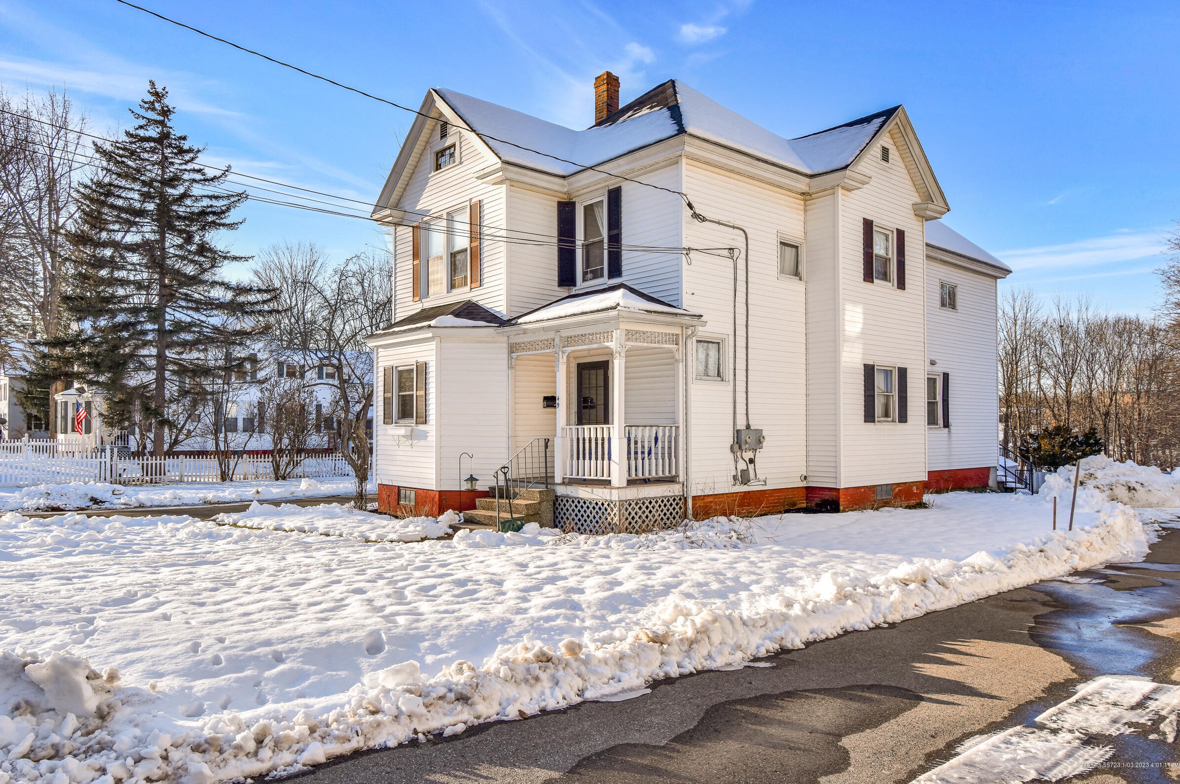 49 Central St, Pittston, ME 04345