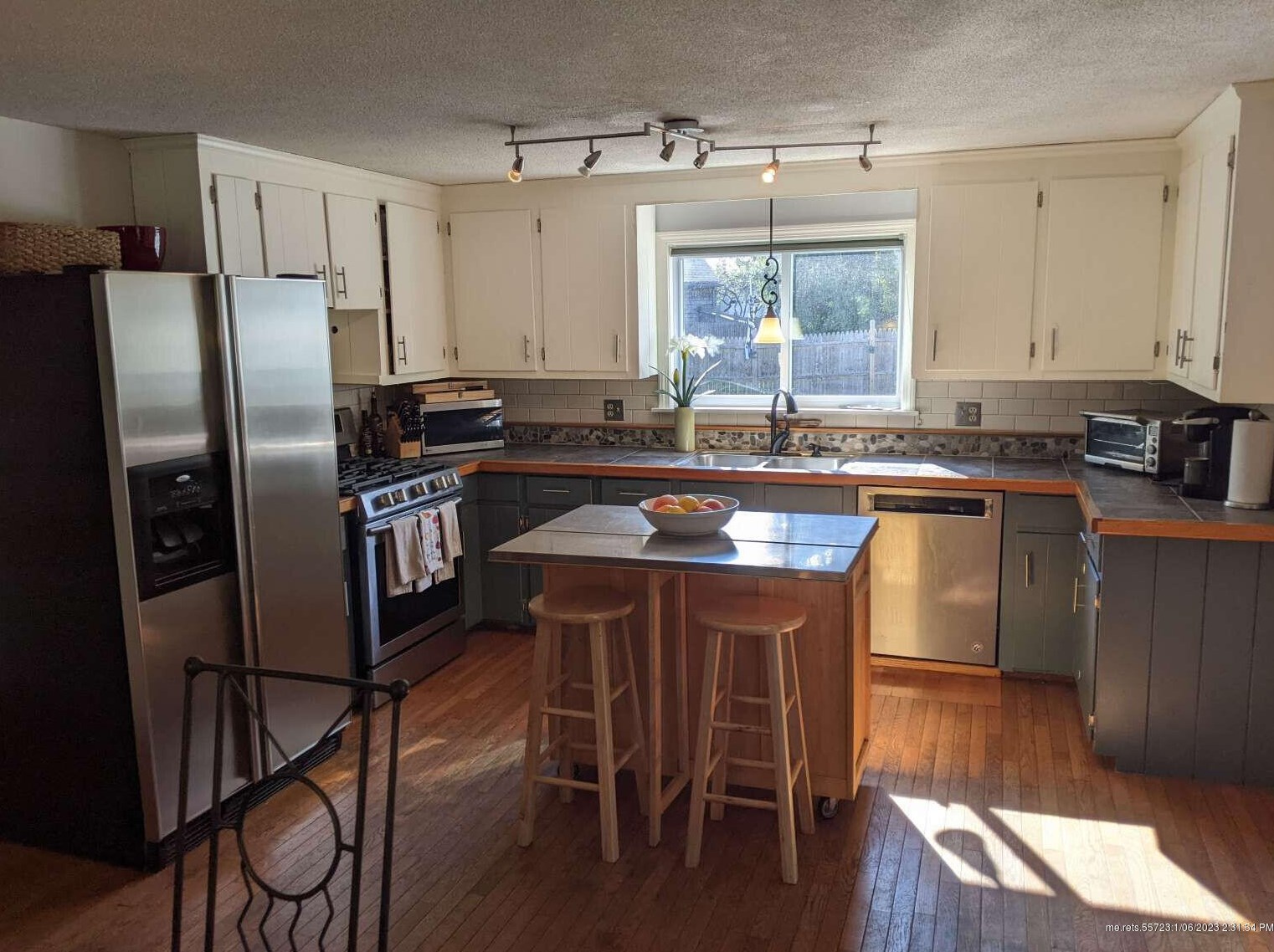 12 Maple St, Cumberland, ME 04021