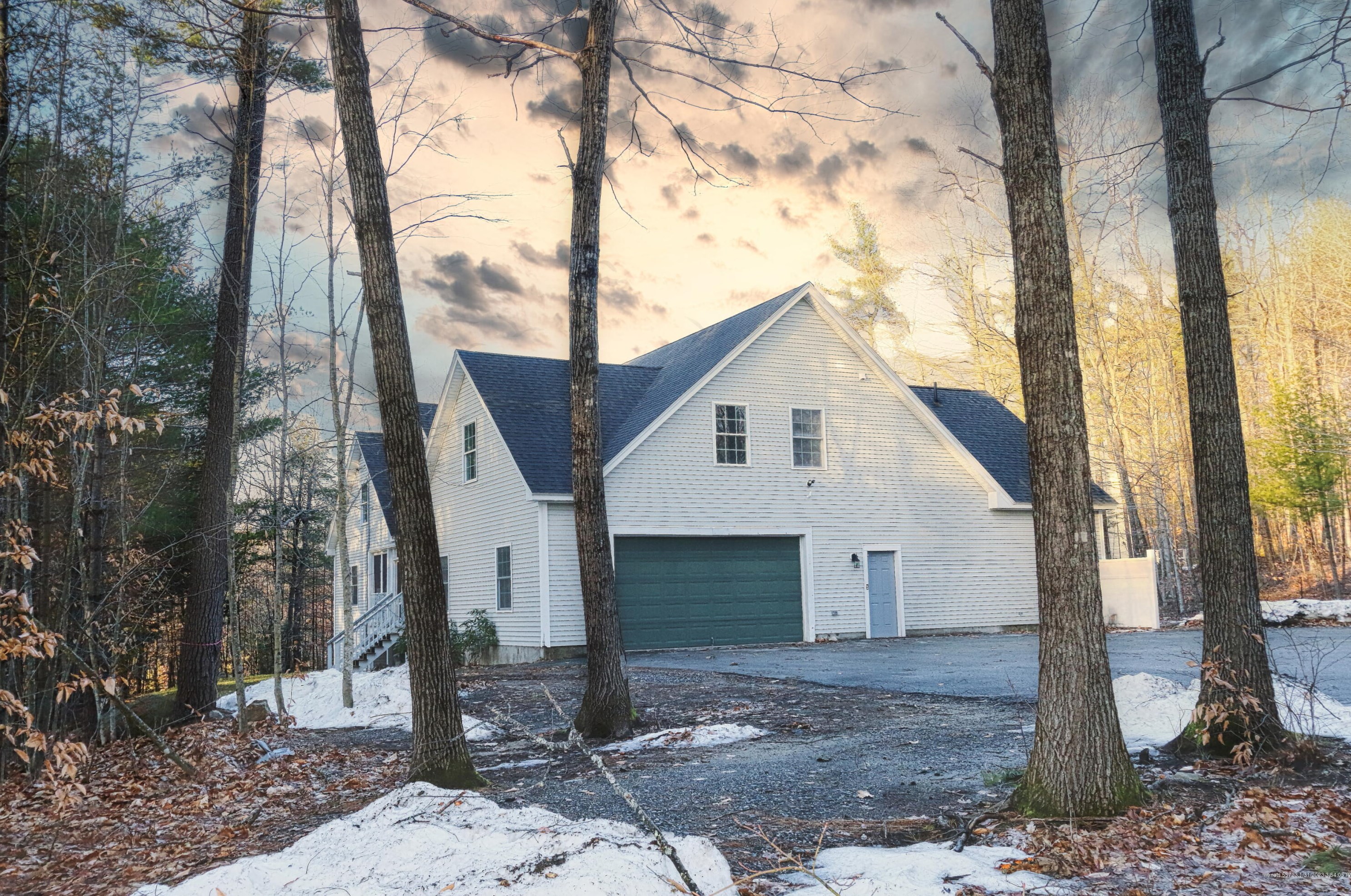 8 Presidential Dr, Naples, ME 04055