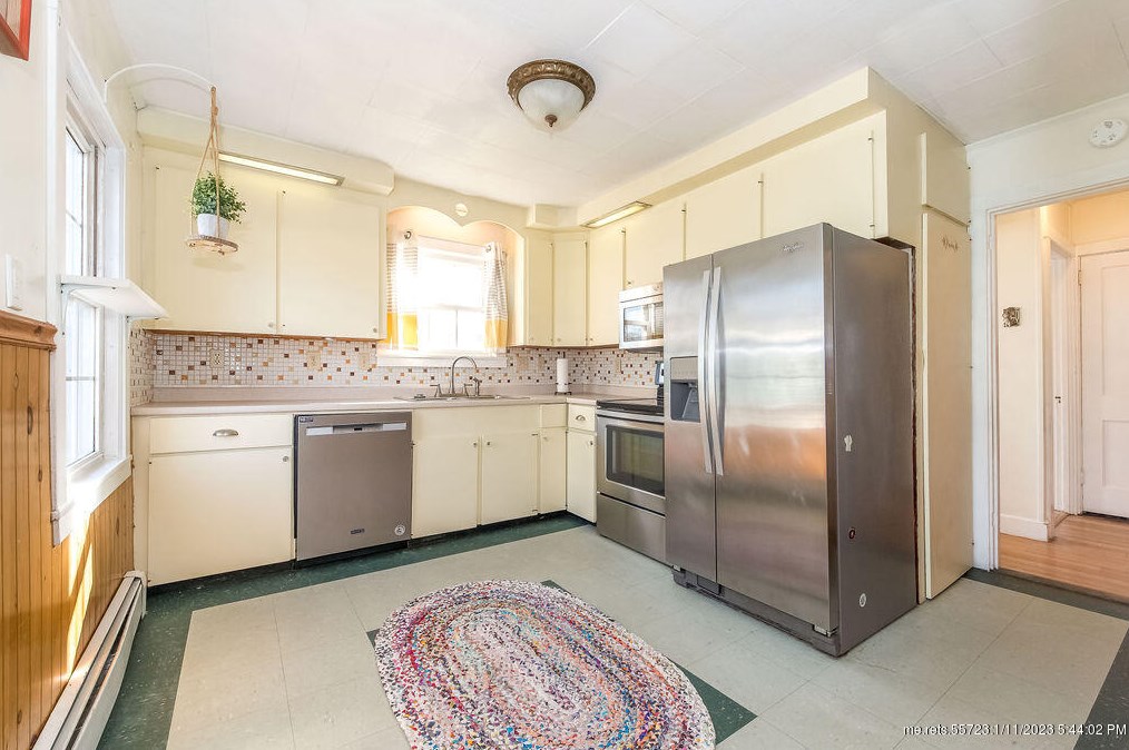 14 Cromwell St, Kittery, ME 03904