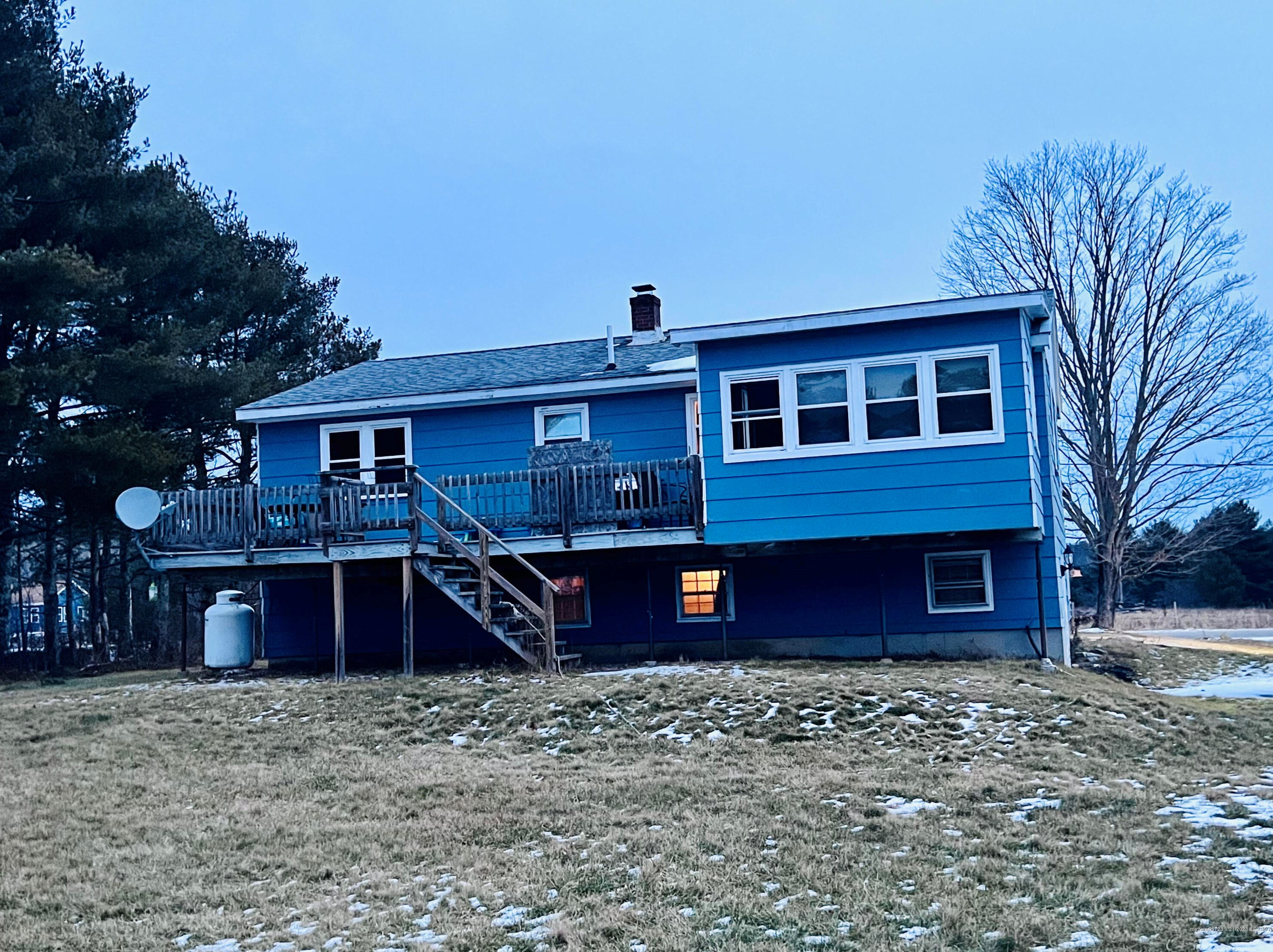 83 Mast Rd, Pittston, ME 04345-5900