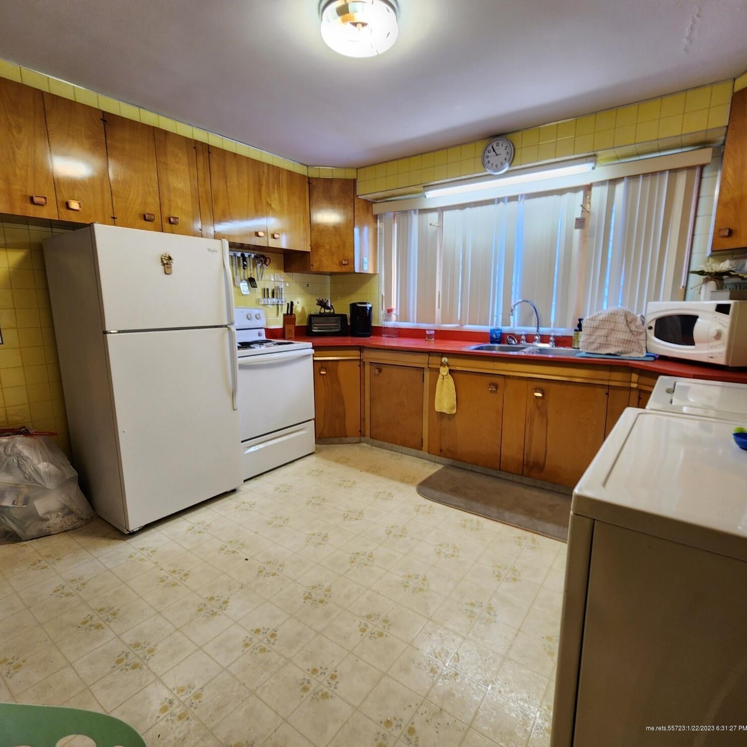 6 Carver St, Mexico, ME 04257