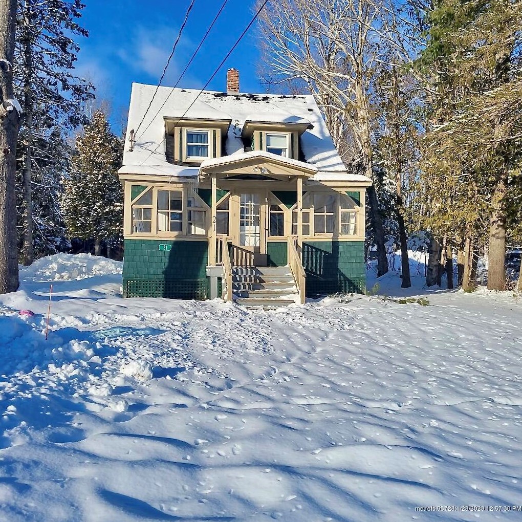 21 Oquossoc Ave, Rangeley, ME 04970
