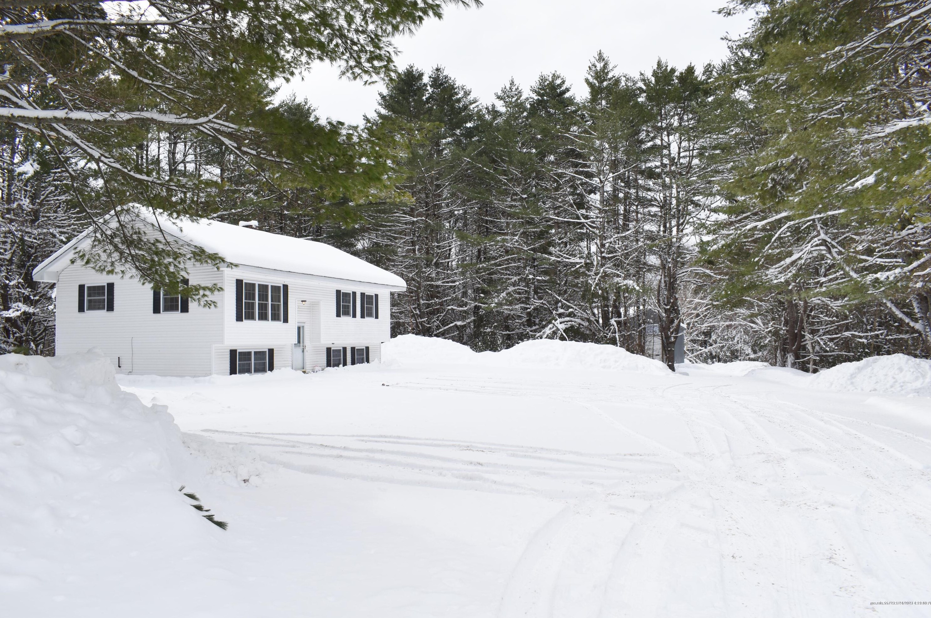 391 Transalpine Rd, Lincoln, ME 04457 exterior