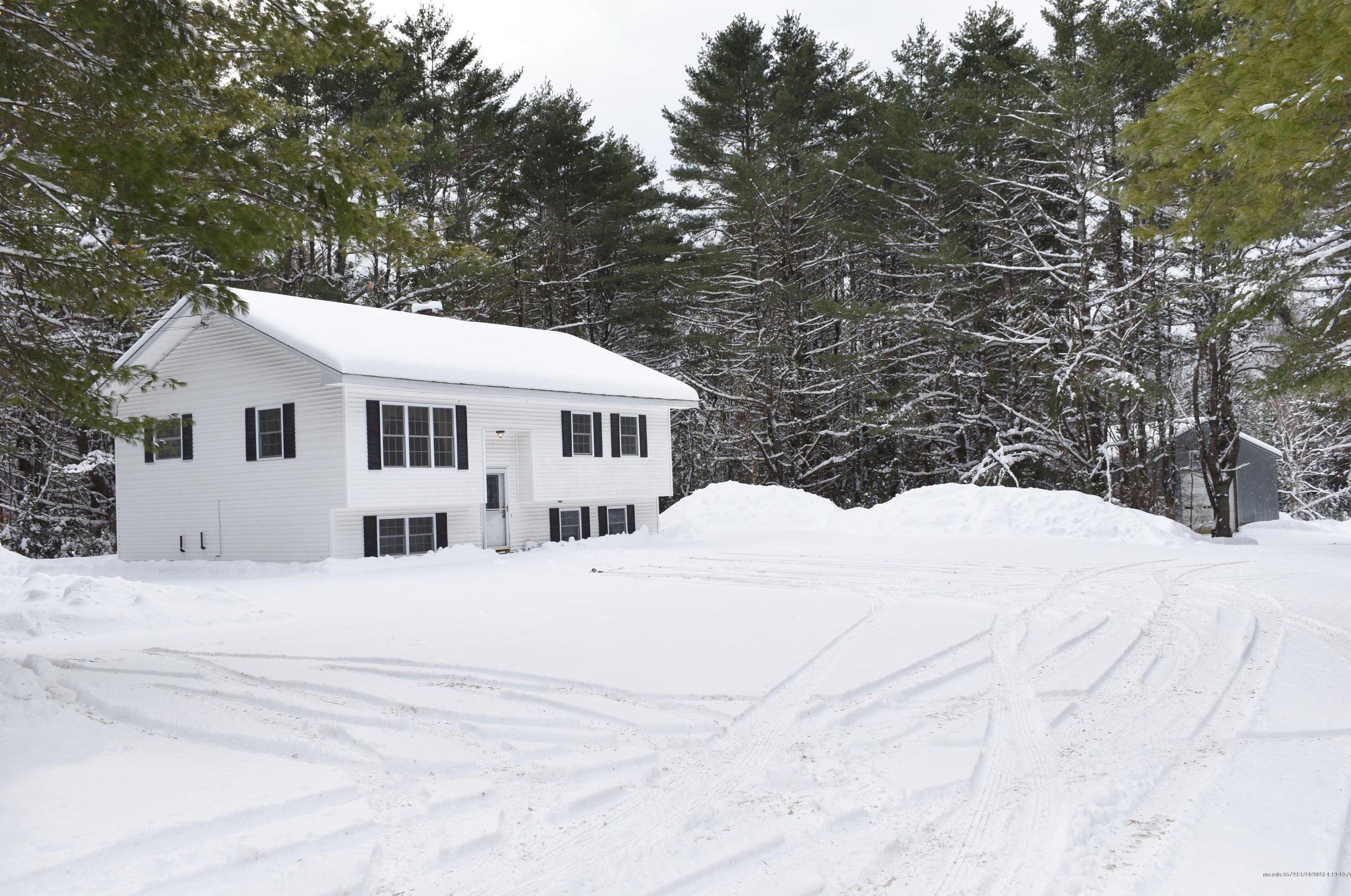 391 Transalpine Rd, Lincoln ME 04457-4230 exterior