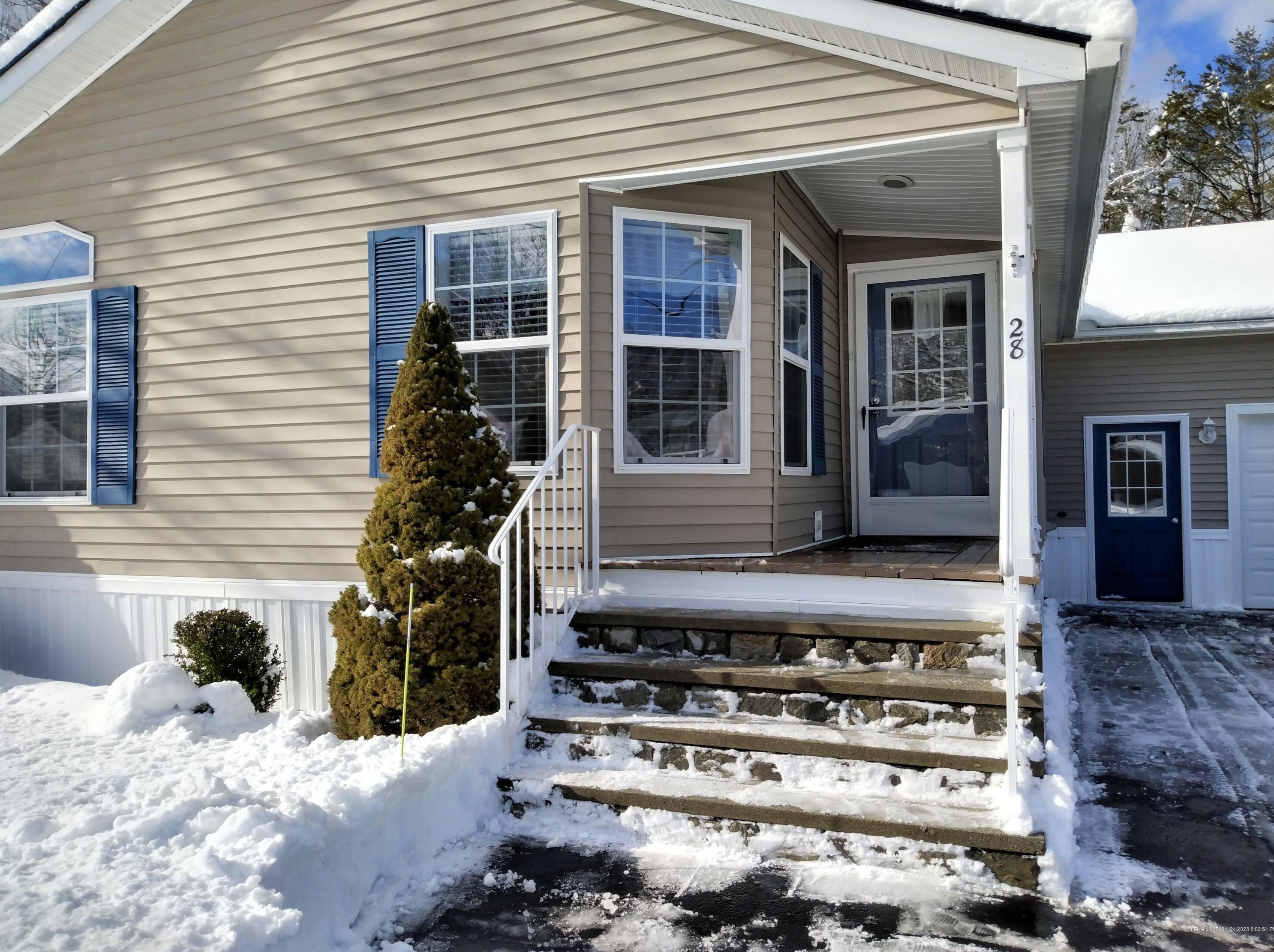 28 Candlewood Dr, Lyman, ME 04002