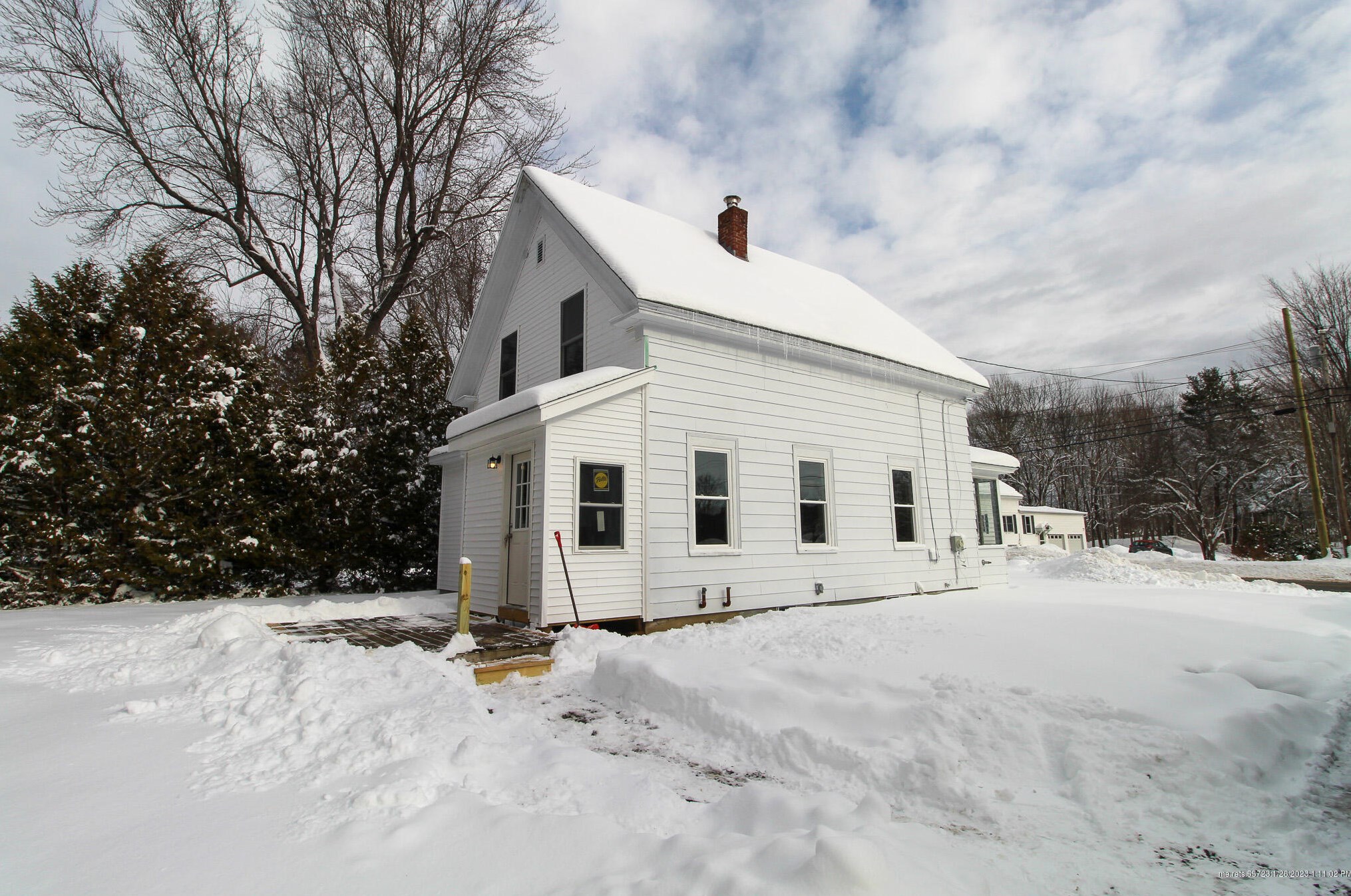 617 River Ave, Pittston, ME 04345