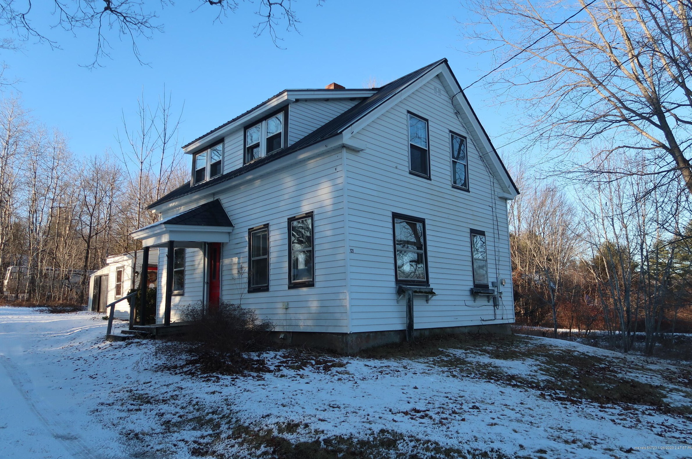 121 Oakland Rd, Fairfield, ME 04937