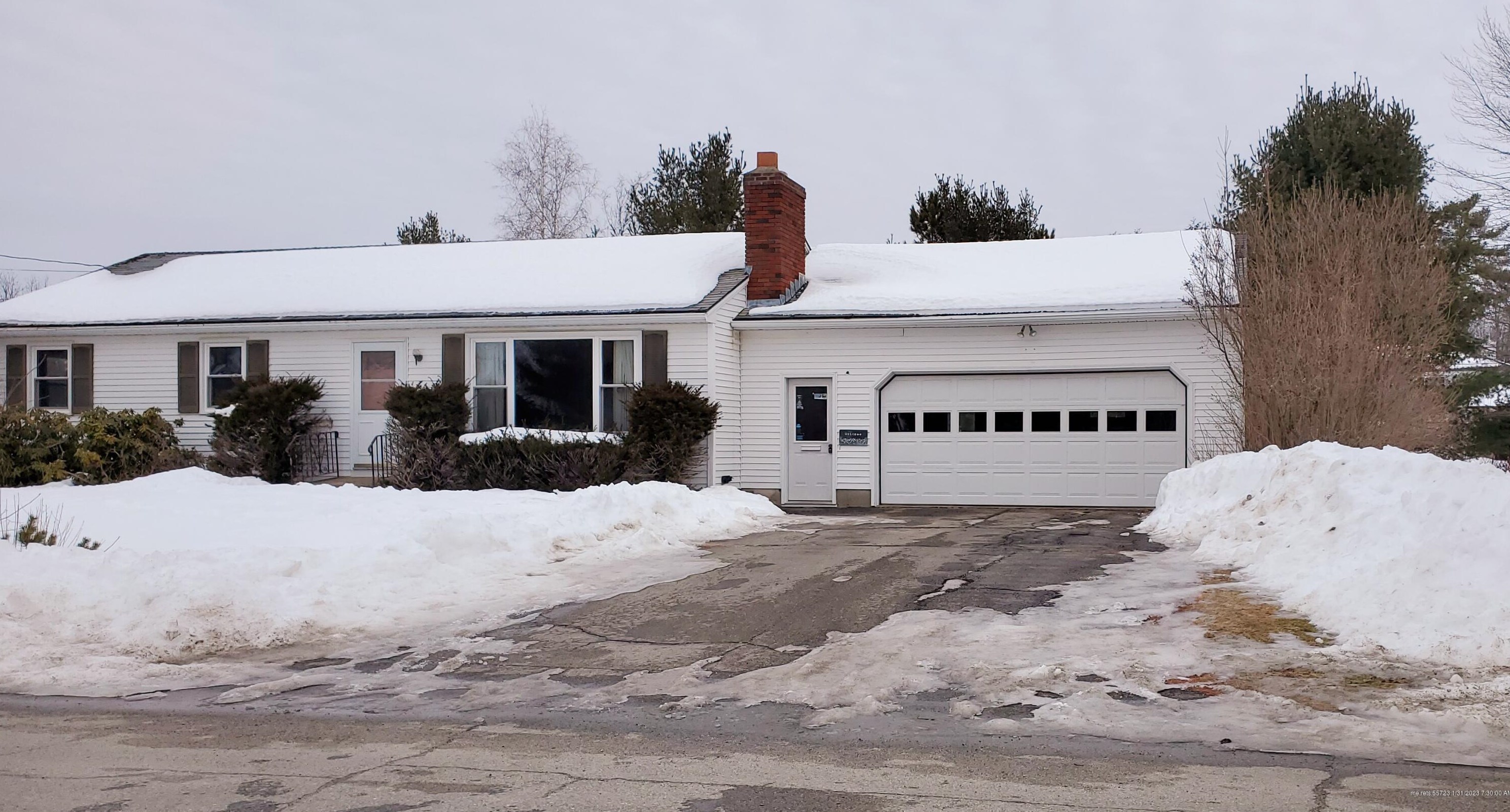 60 Clover Ln, Brewer, ME 04412