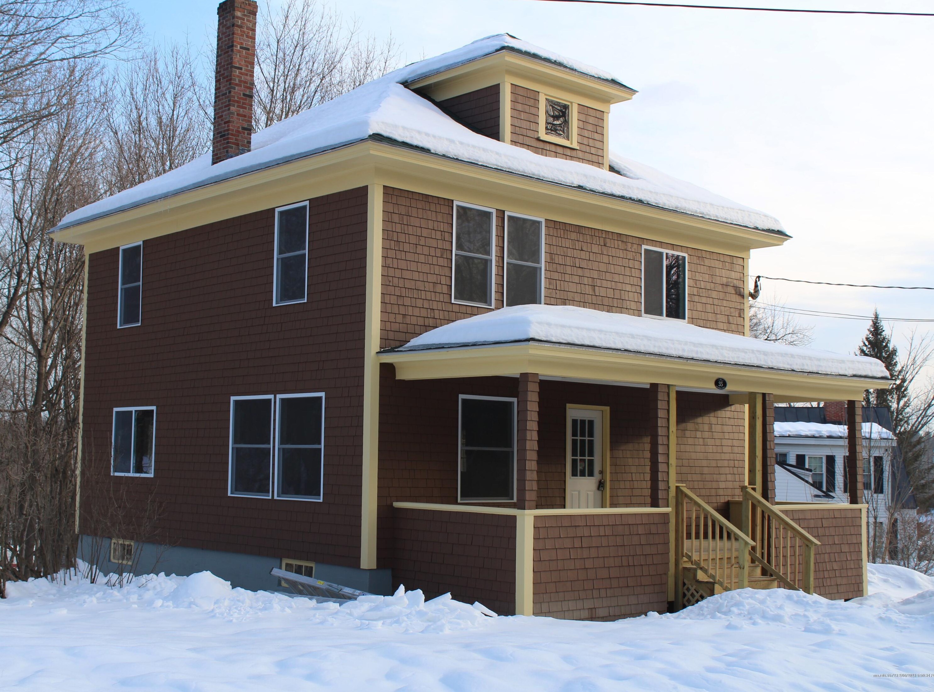 35 Kingsbury St, Pittston, ME 04345 exterior