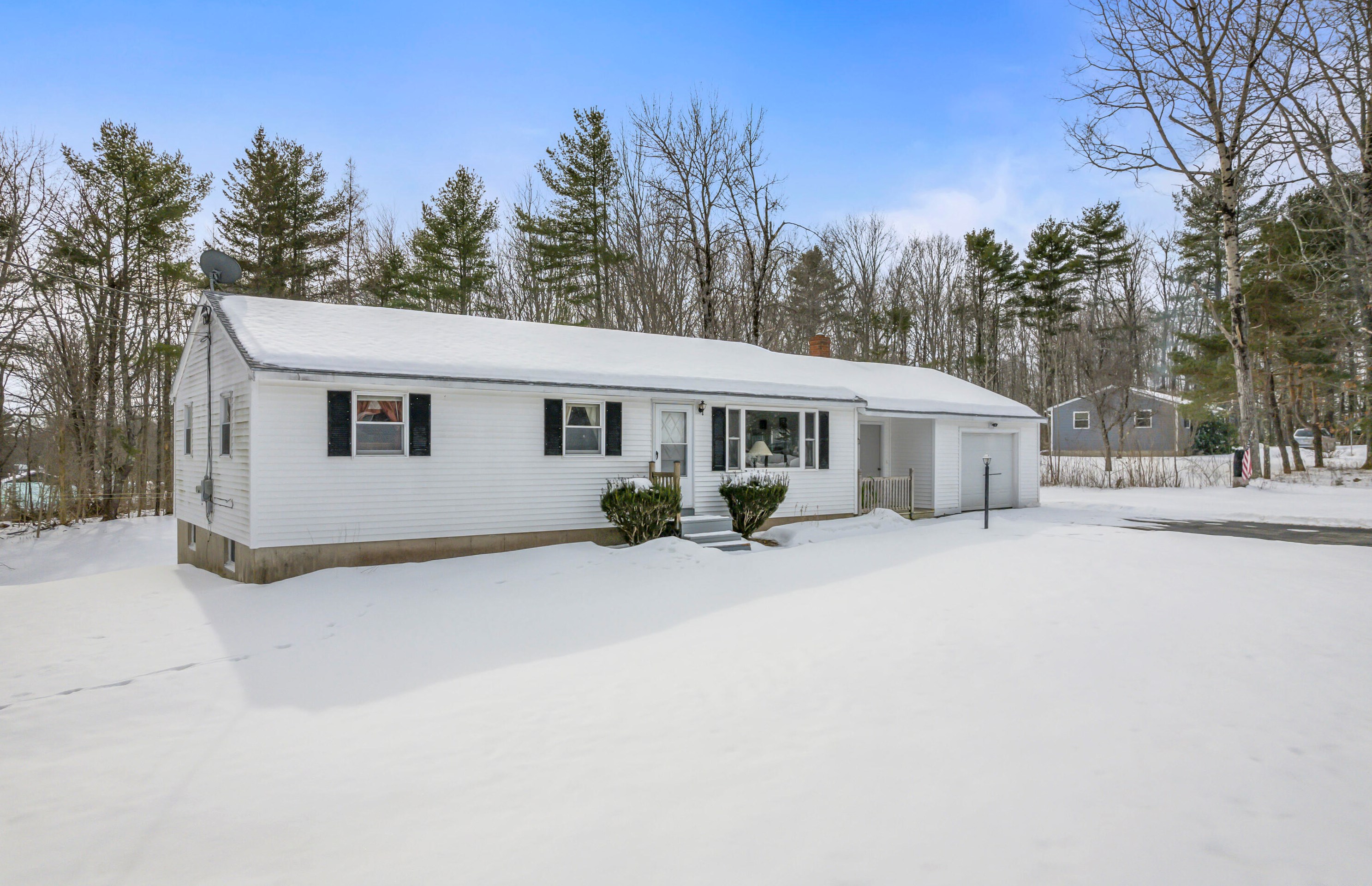45 Medomak Valley Ct, Warren, ME 04864