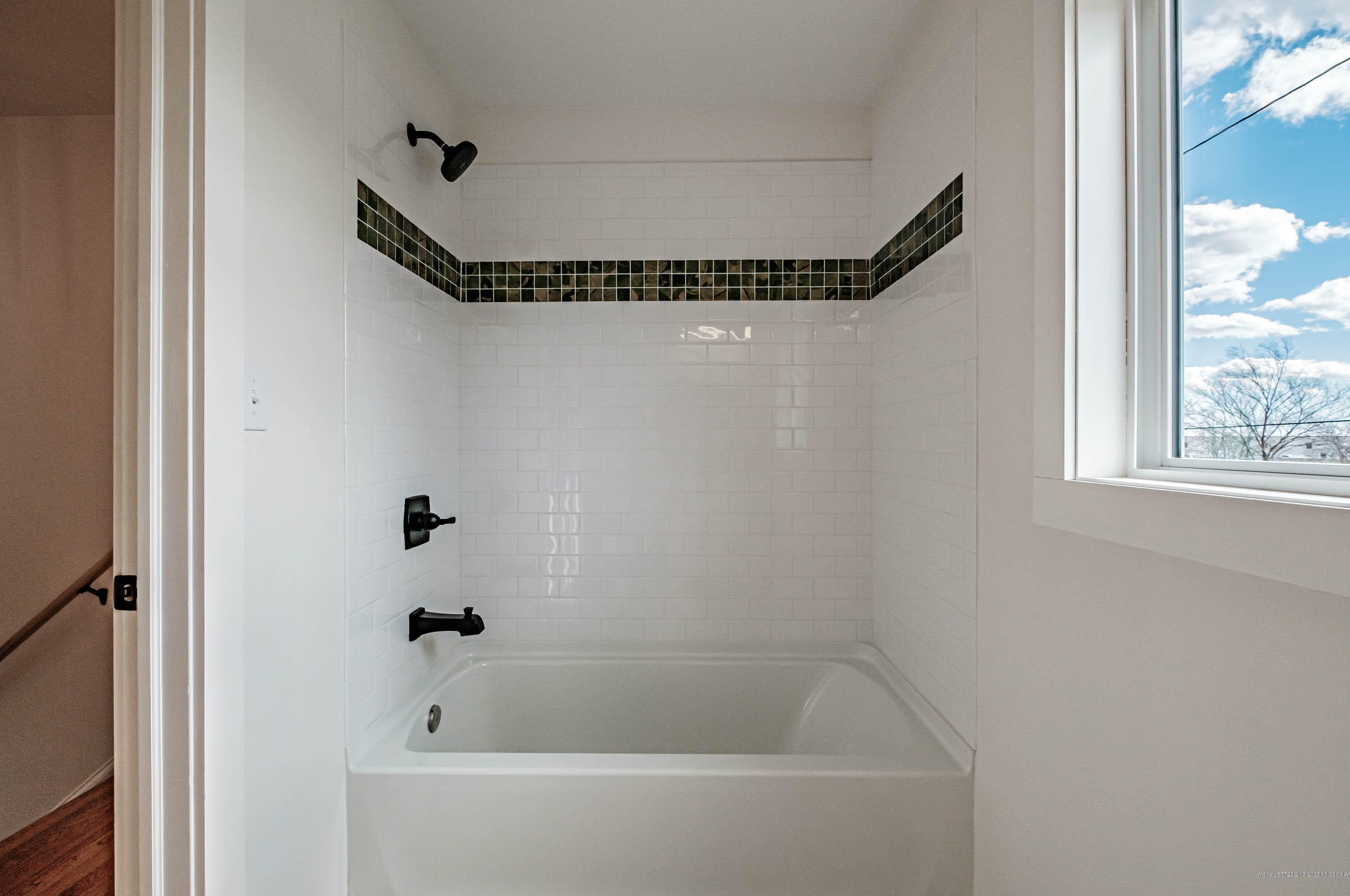 63 Mountfort St, Portland ME  04101-4385 exterior