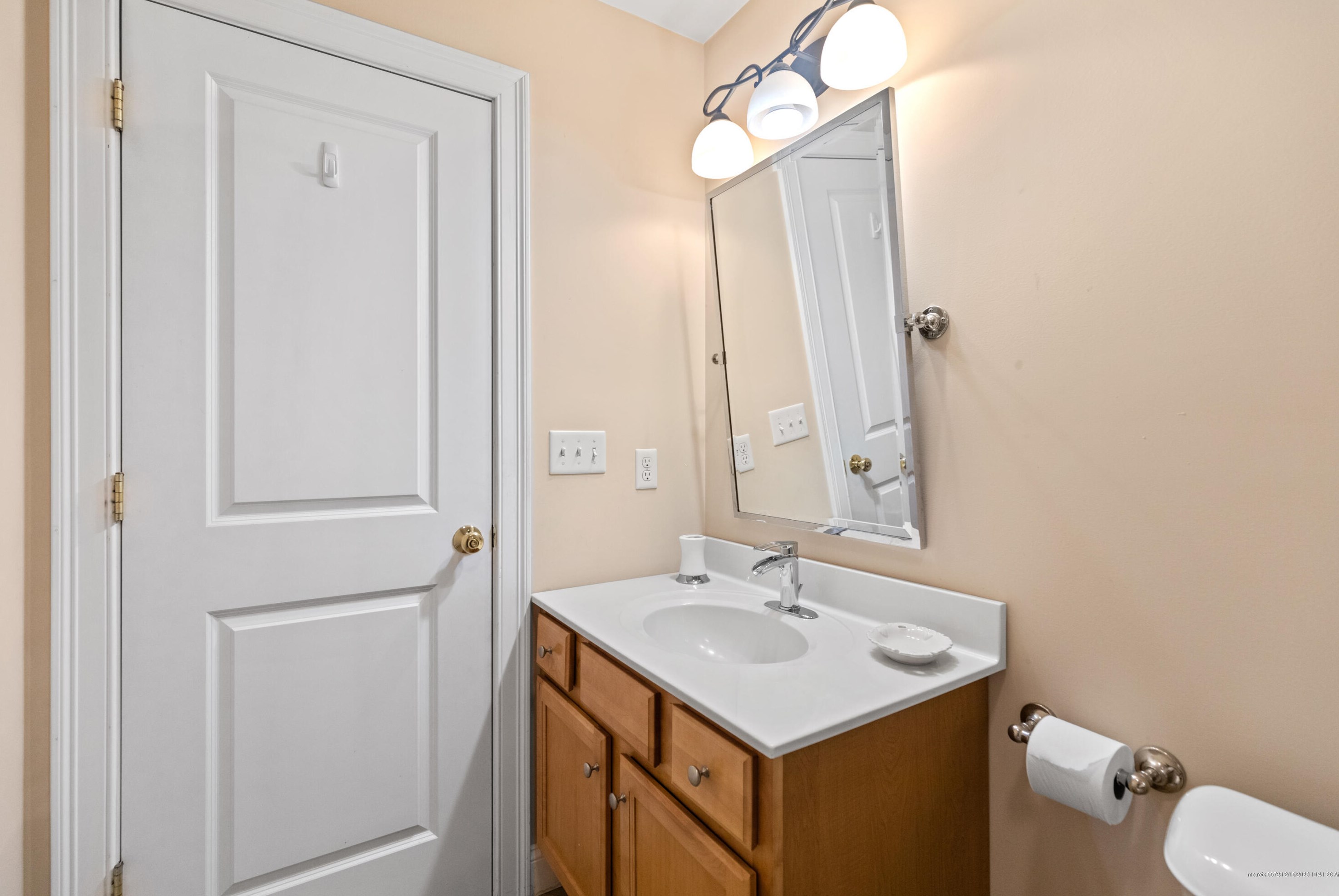 46 Thrush Ter, Windham ME  04062-5790 exterior