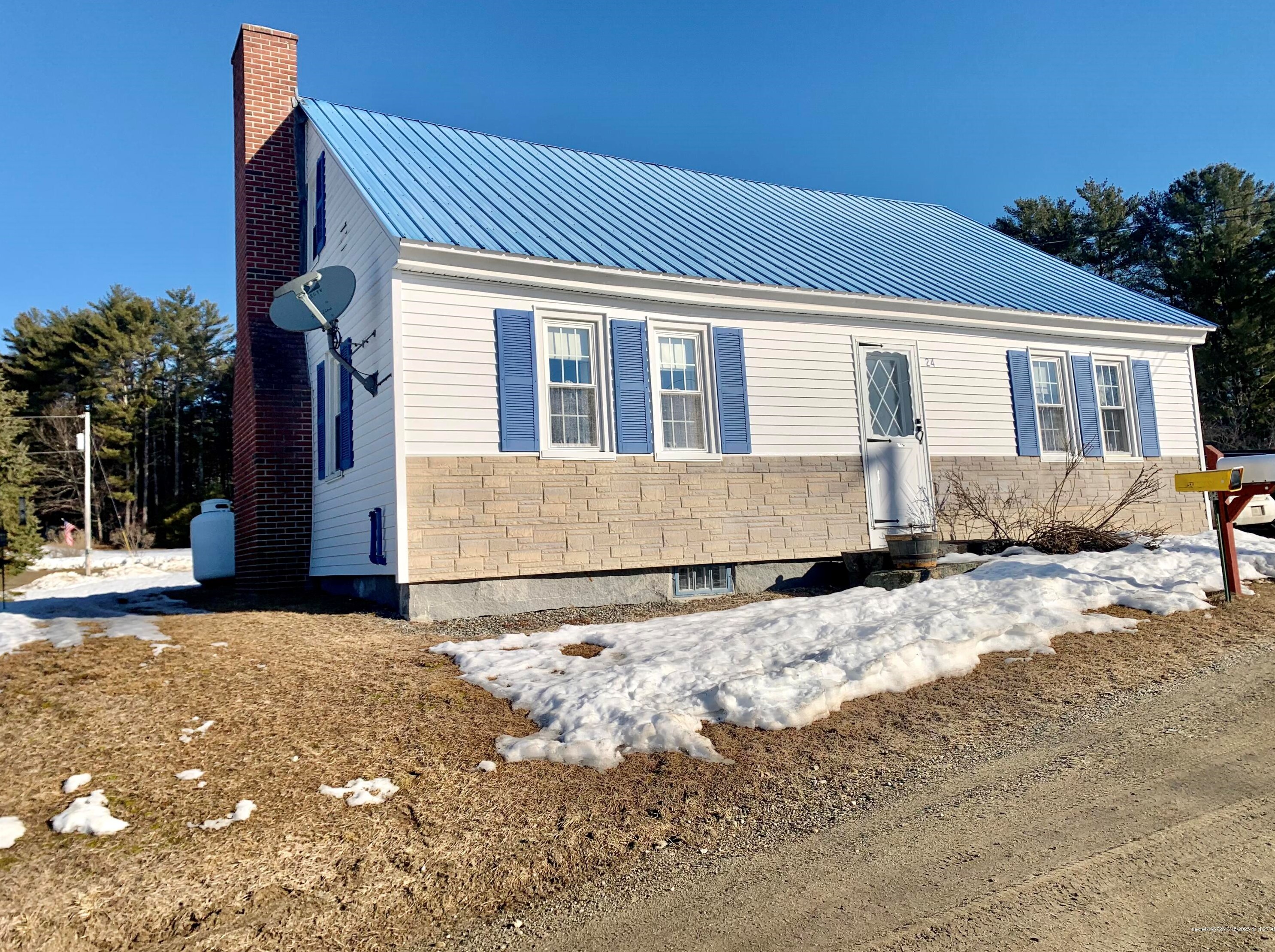 24 Camaro Dr, Leeds, ME 04263