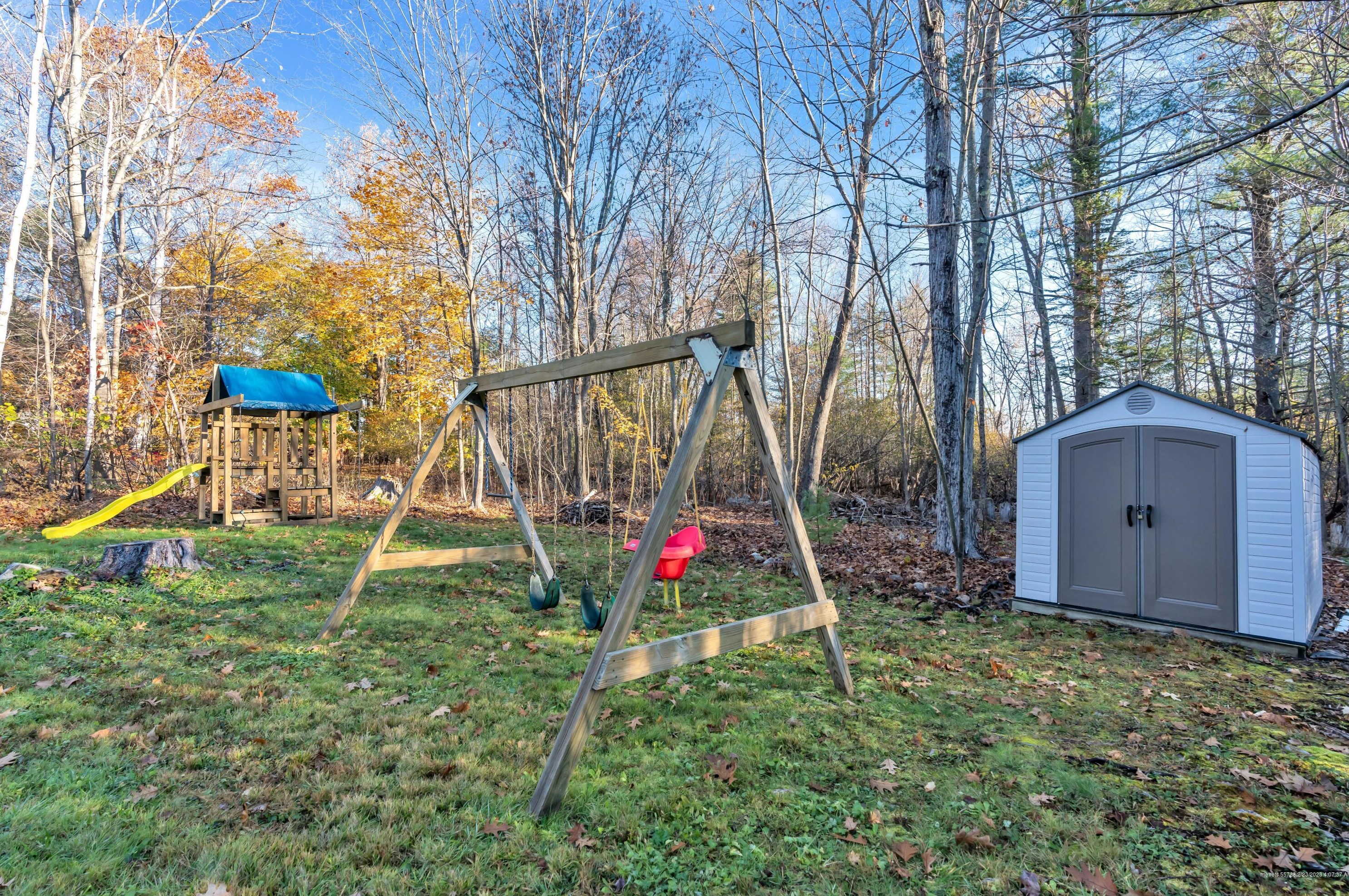 10 Wintergreen Dr, Gorham ME  04038-1531 exterior