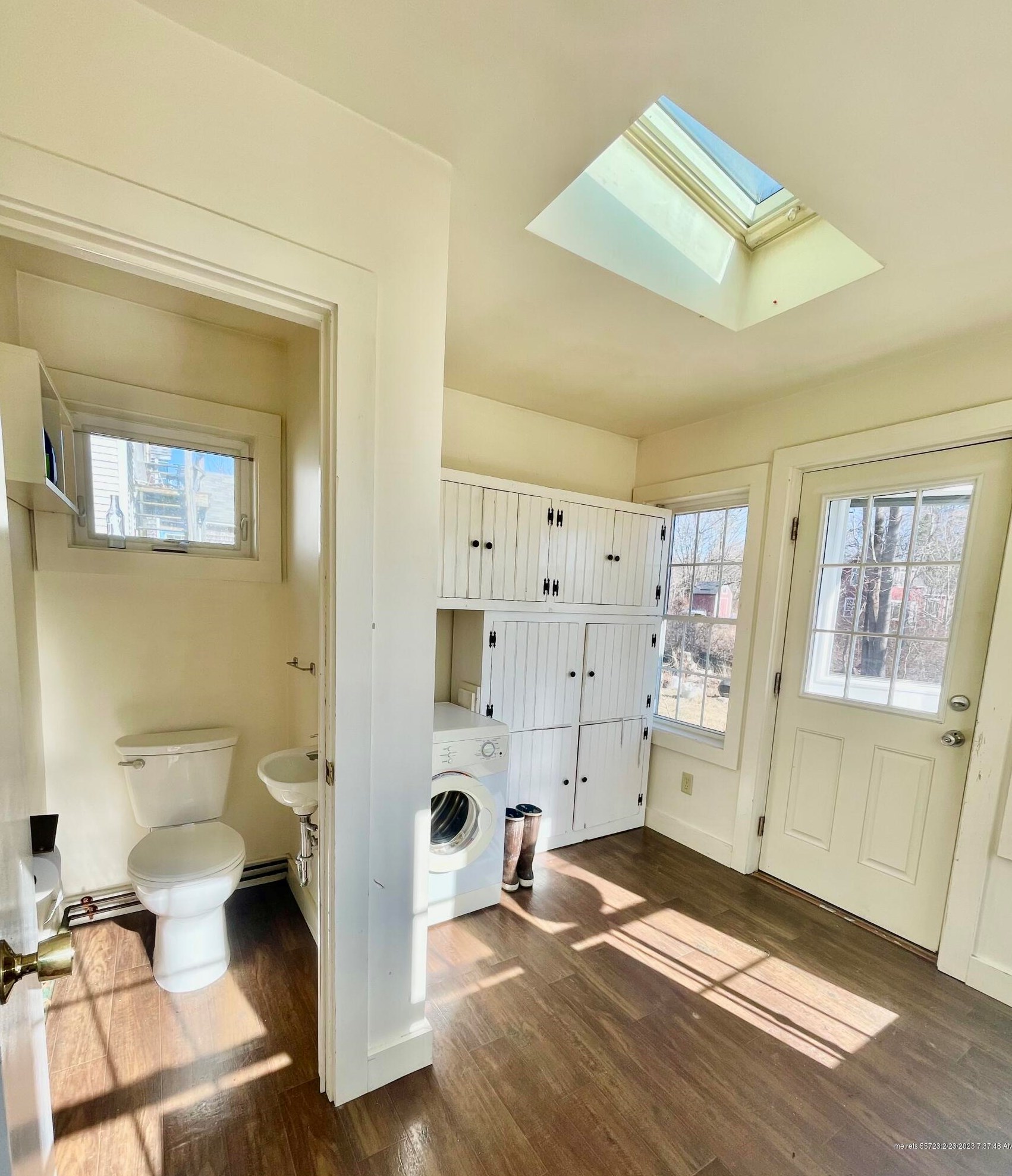 9 Cottage St, Vinalhaven, ME 04863