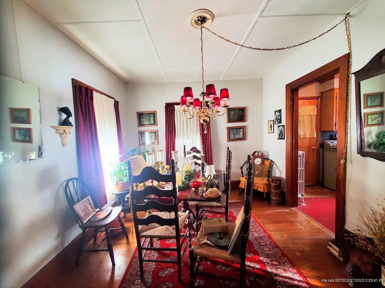 22 Spruce St, East Millinocket, ME 04430-1135