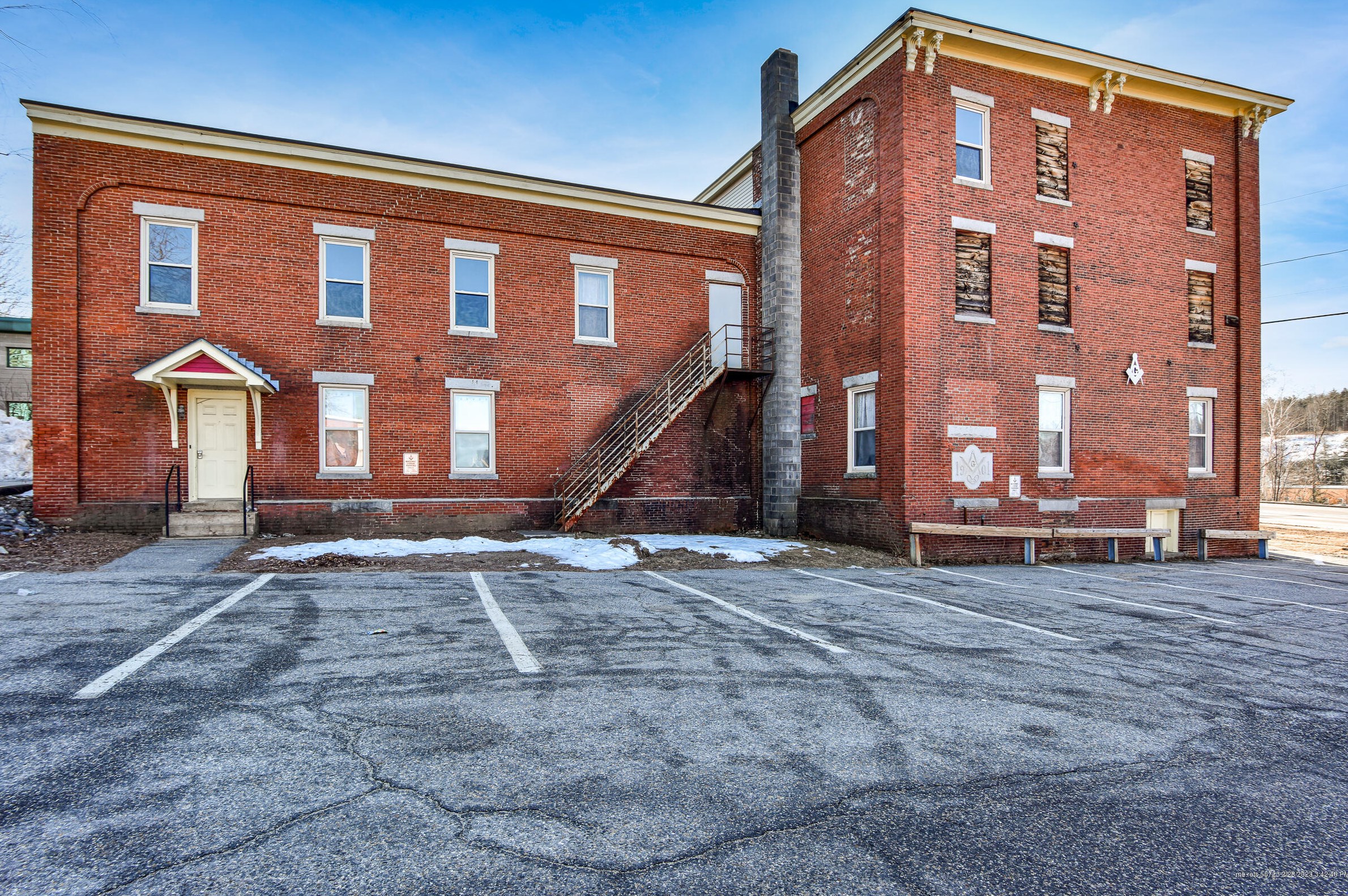 8 Oak St, Lisbon, ME 04252