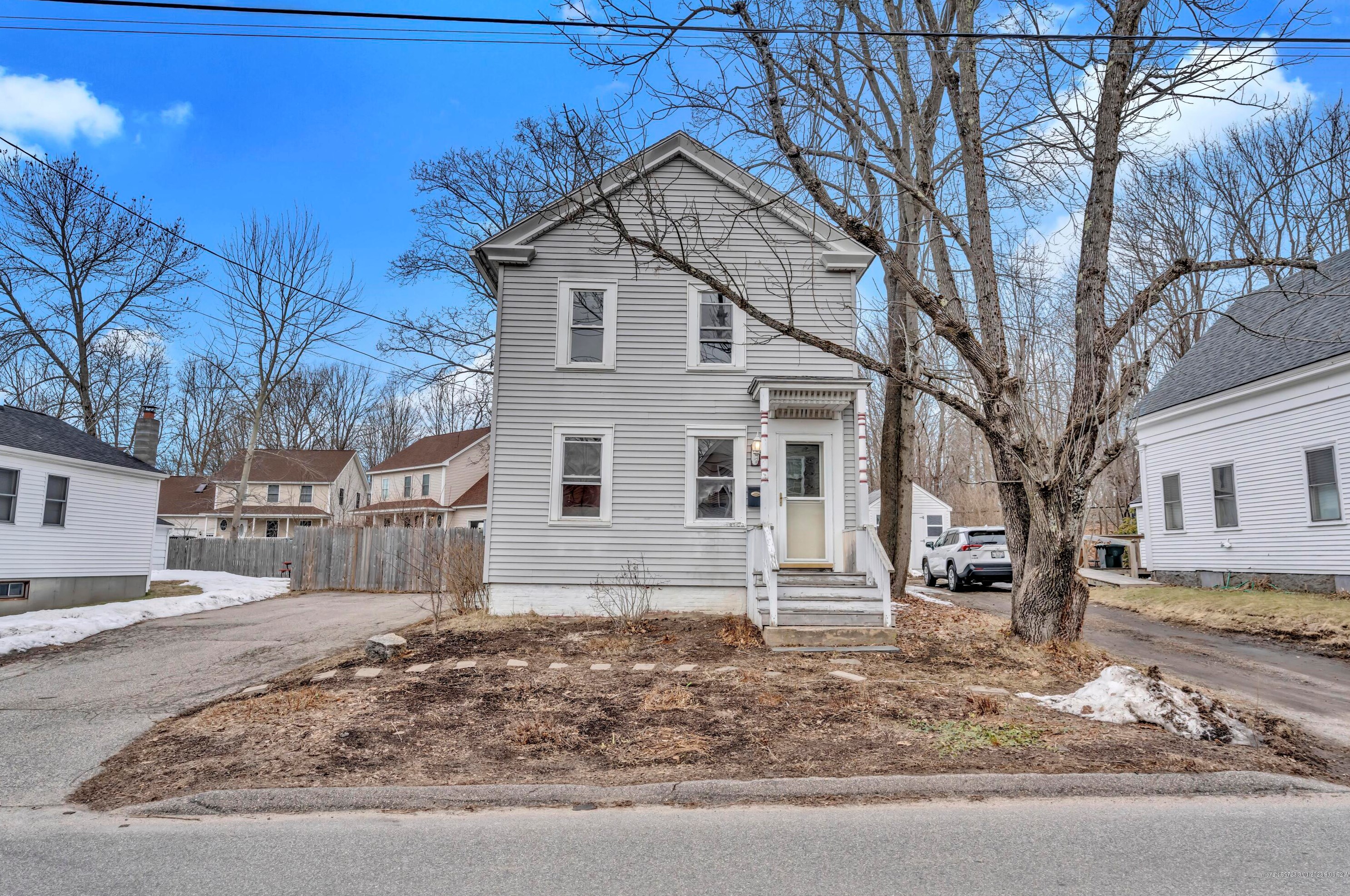 10 James St, Saco, ME 04072-2912