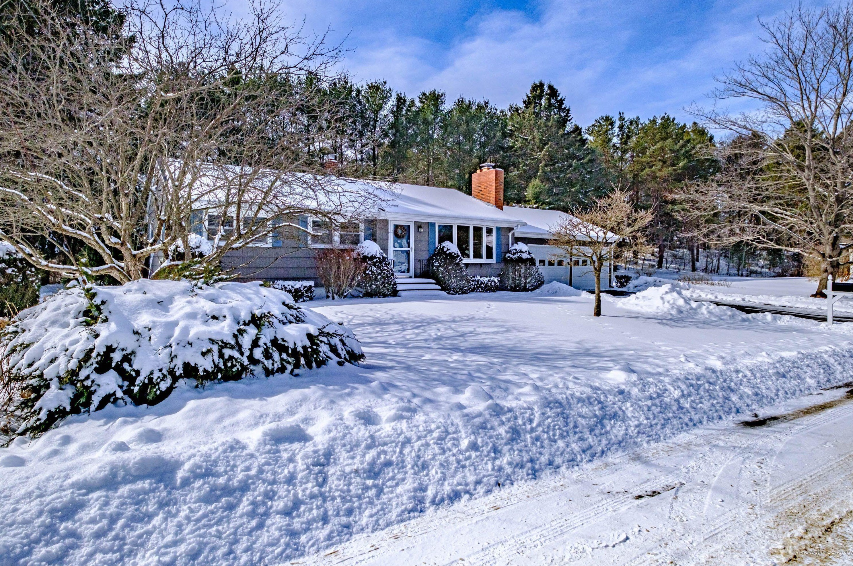 21 Vernon Rd, Portland, ME 04107-2424