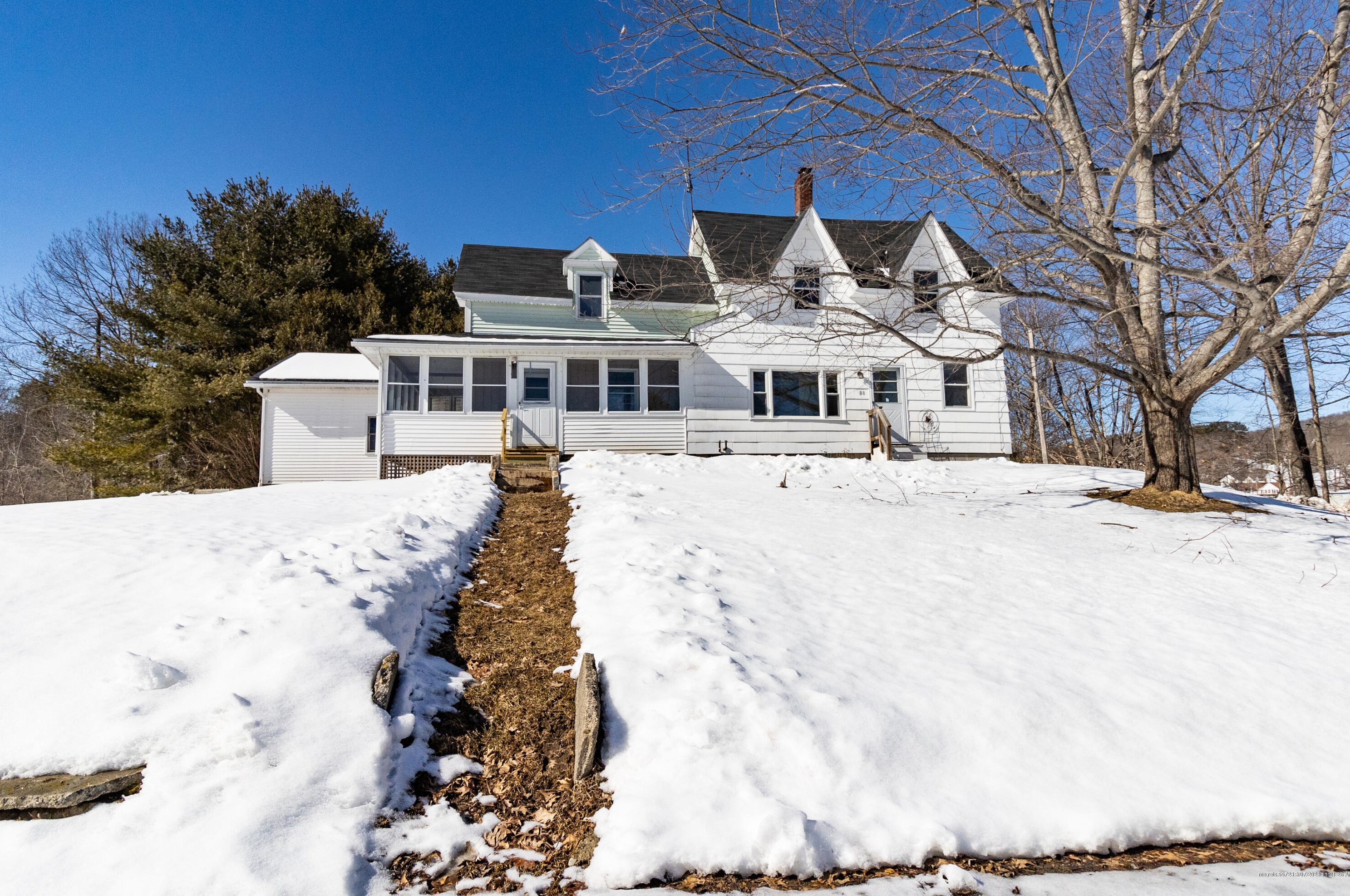 88 Island Rd, Wales, ME 04280