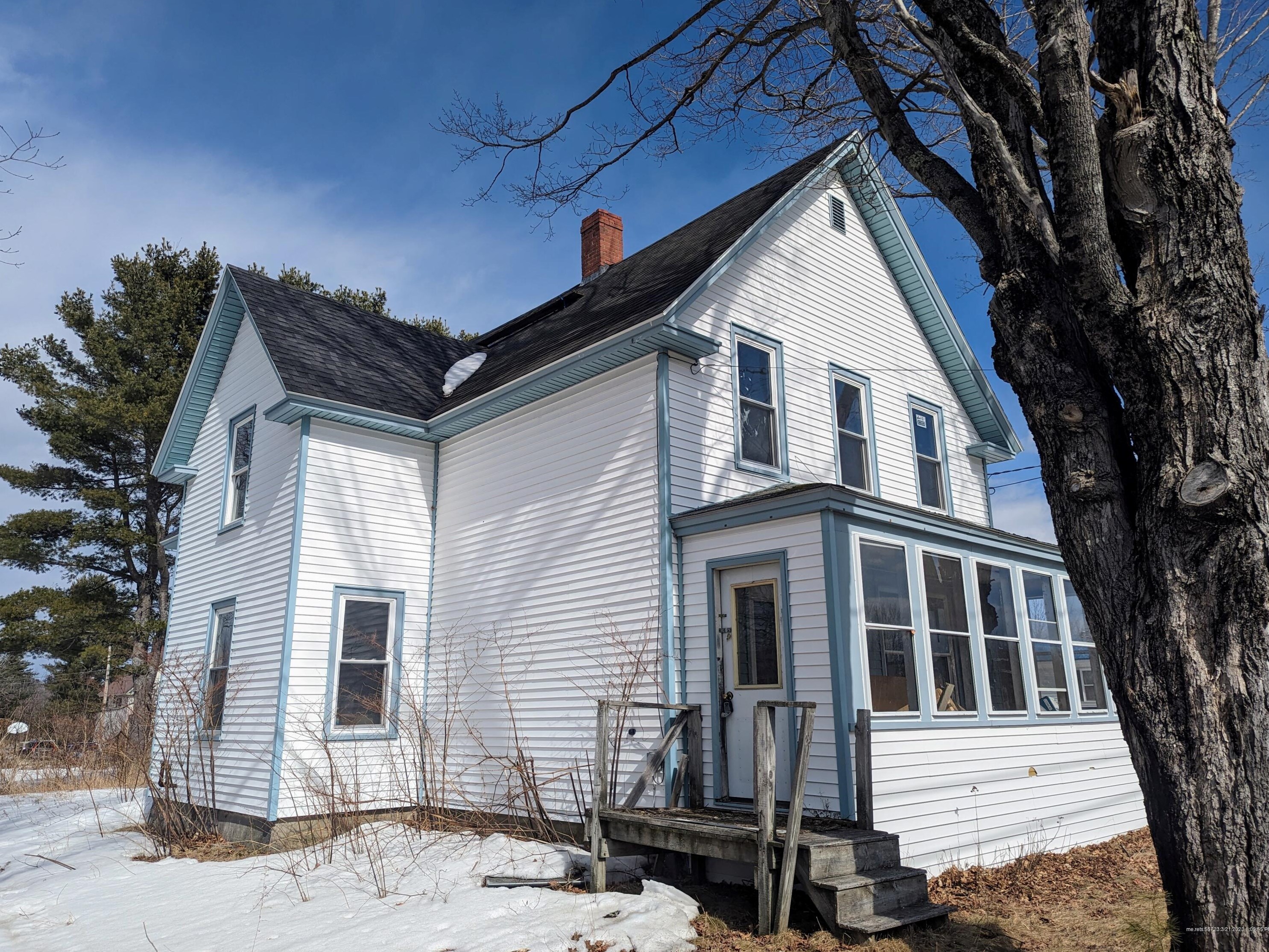 28 1st St, Milo, ME 04463
